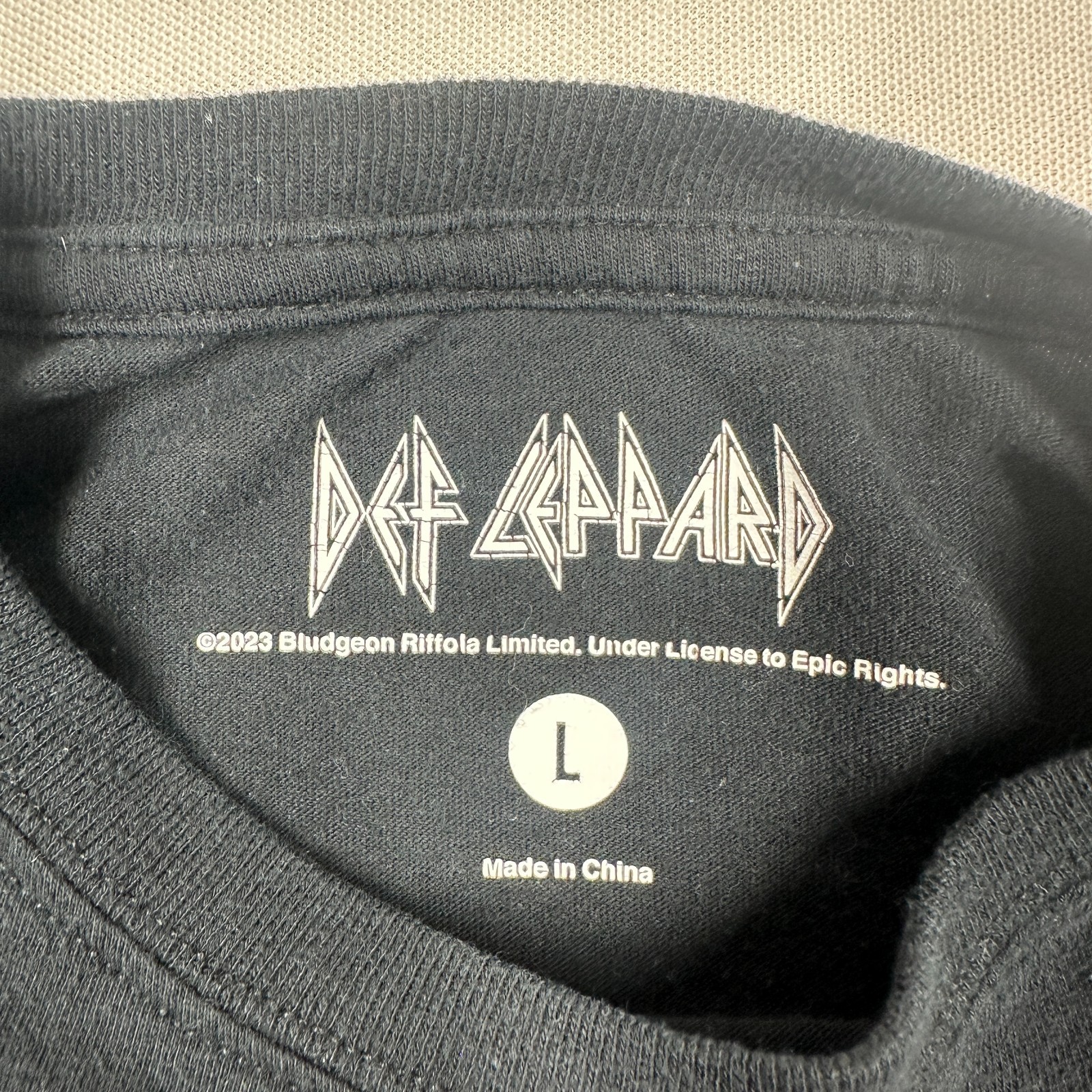 Def Leppard Band T-Shirt Black – Size L