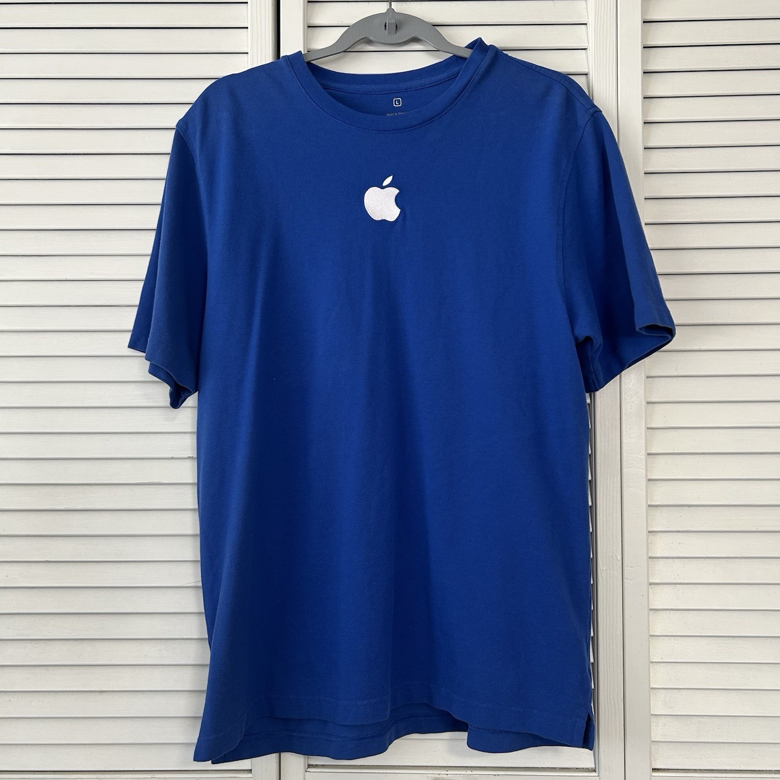 Official Apple Store Employee Uniform T-Shirt Blue Embroidered Logo Size L