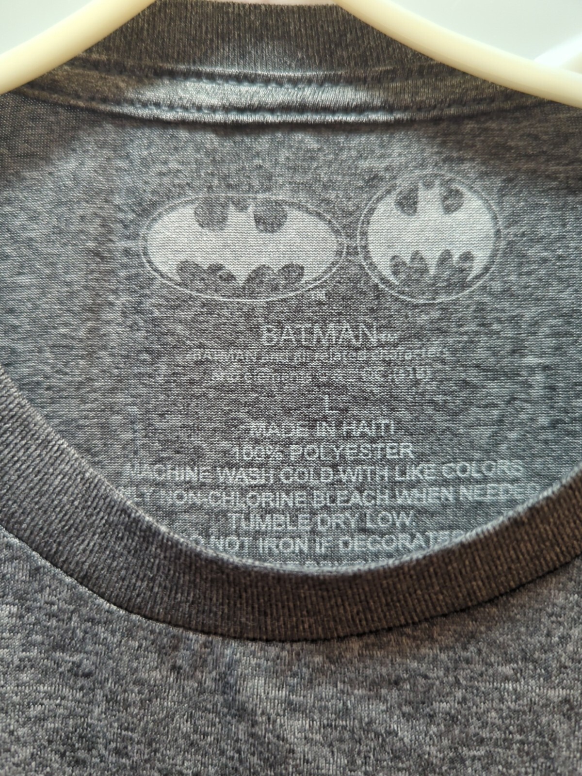 Batman men’s large L heathered gray blue red flag t-shirt polyester