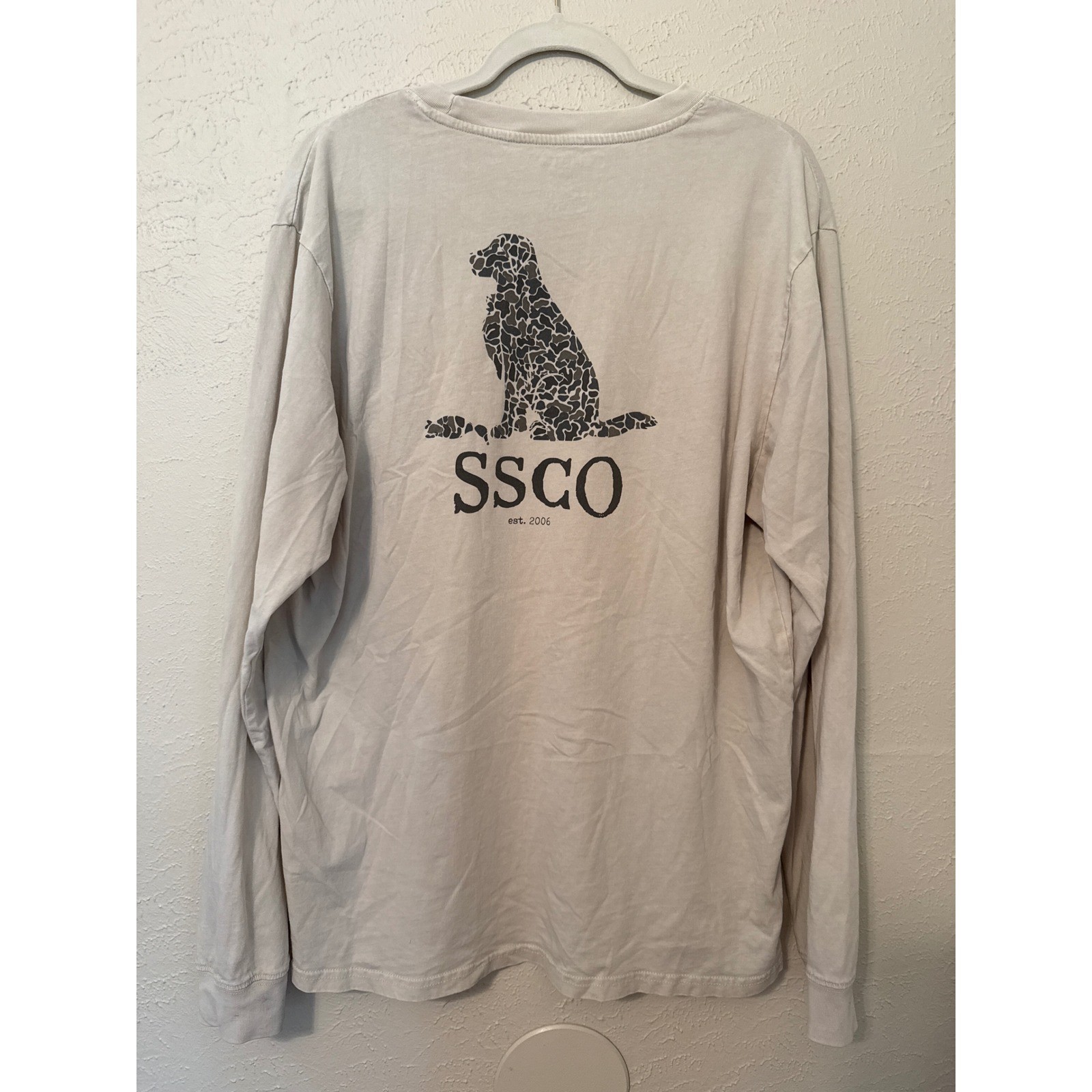 Southern Shirt SSCO Mens Large Long Sleeve Pocket T-Shirt Tan Camo Dog Graphic