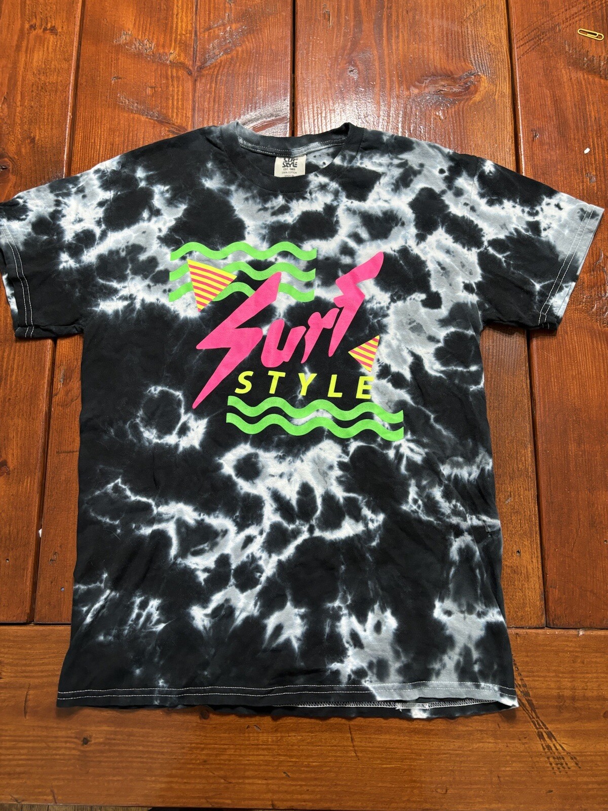 Surf Style Adult Size Medium T-Shirt Black Gray Tie Dye Neon Graphic Worn White