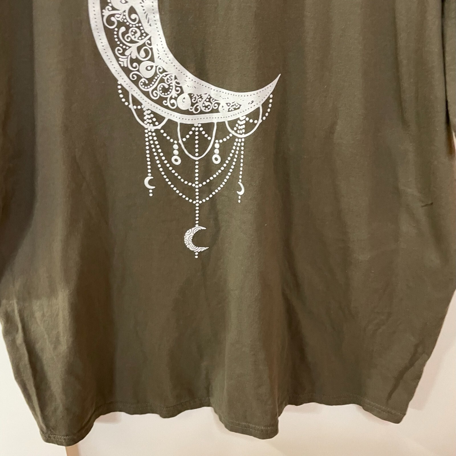 Gildan Adult Softstyle T-Shirt Crecent Moon Logo XL Olive Crew Neck T-Shirt