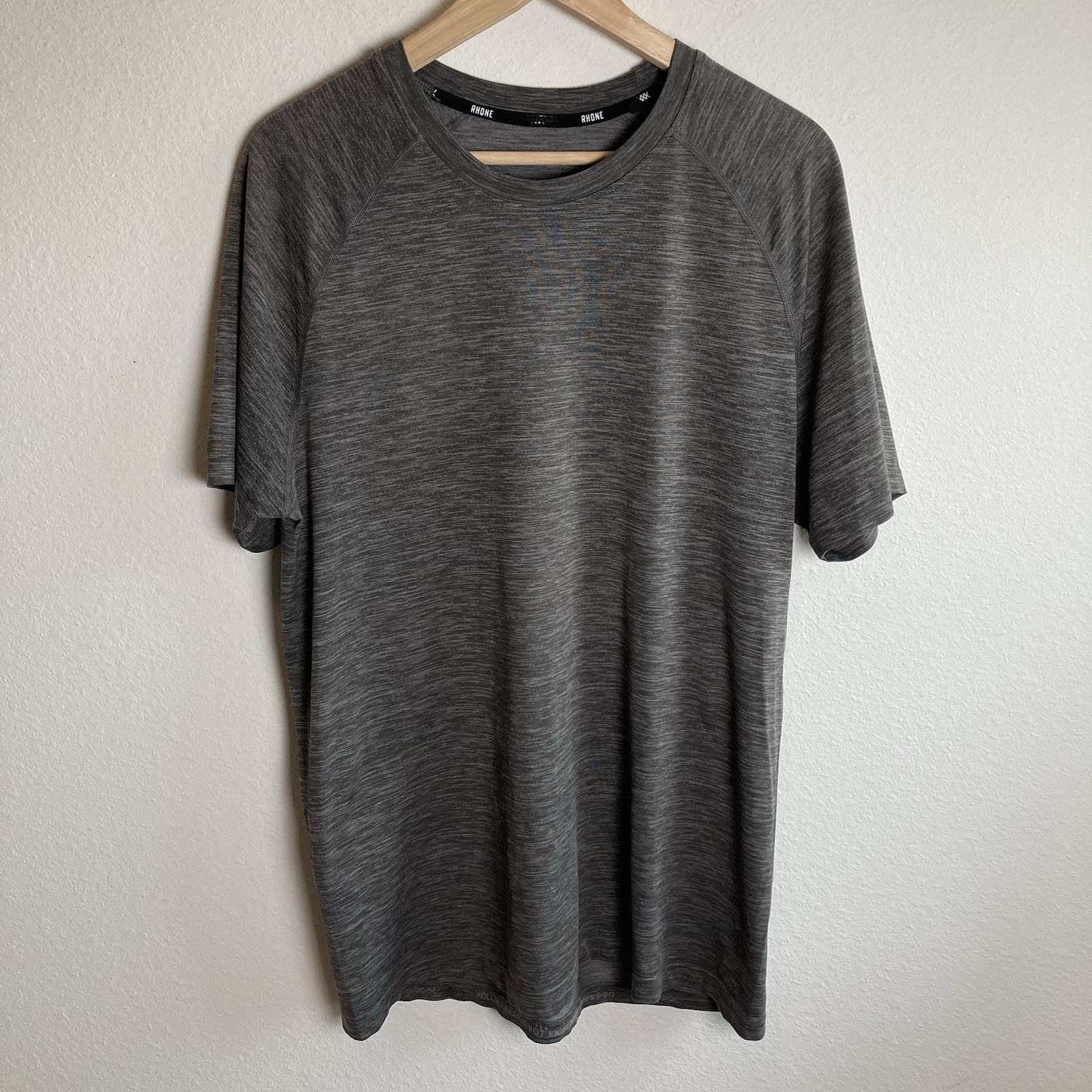 Rhone Reign Tech T-Shirt Mens M Gray Short Sleeve Workout Athletic Performance