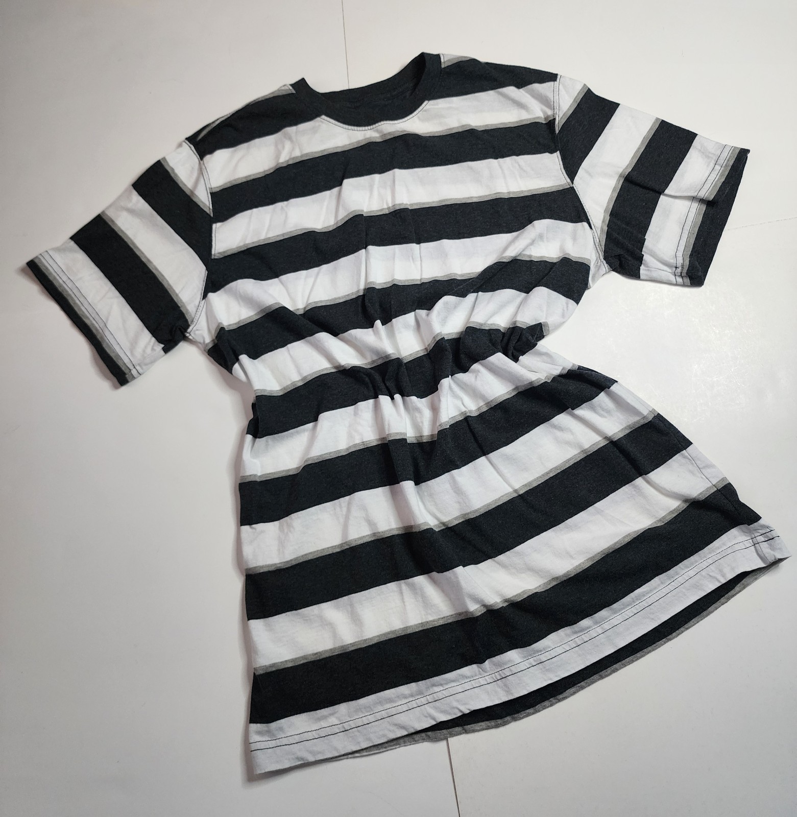 Ocean Pacific Men’s Striped T-Shirt Black White L/G (42-44) Cotton Crew Neck H22