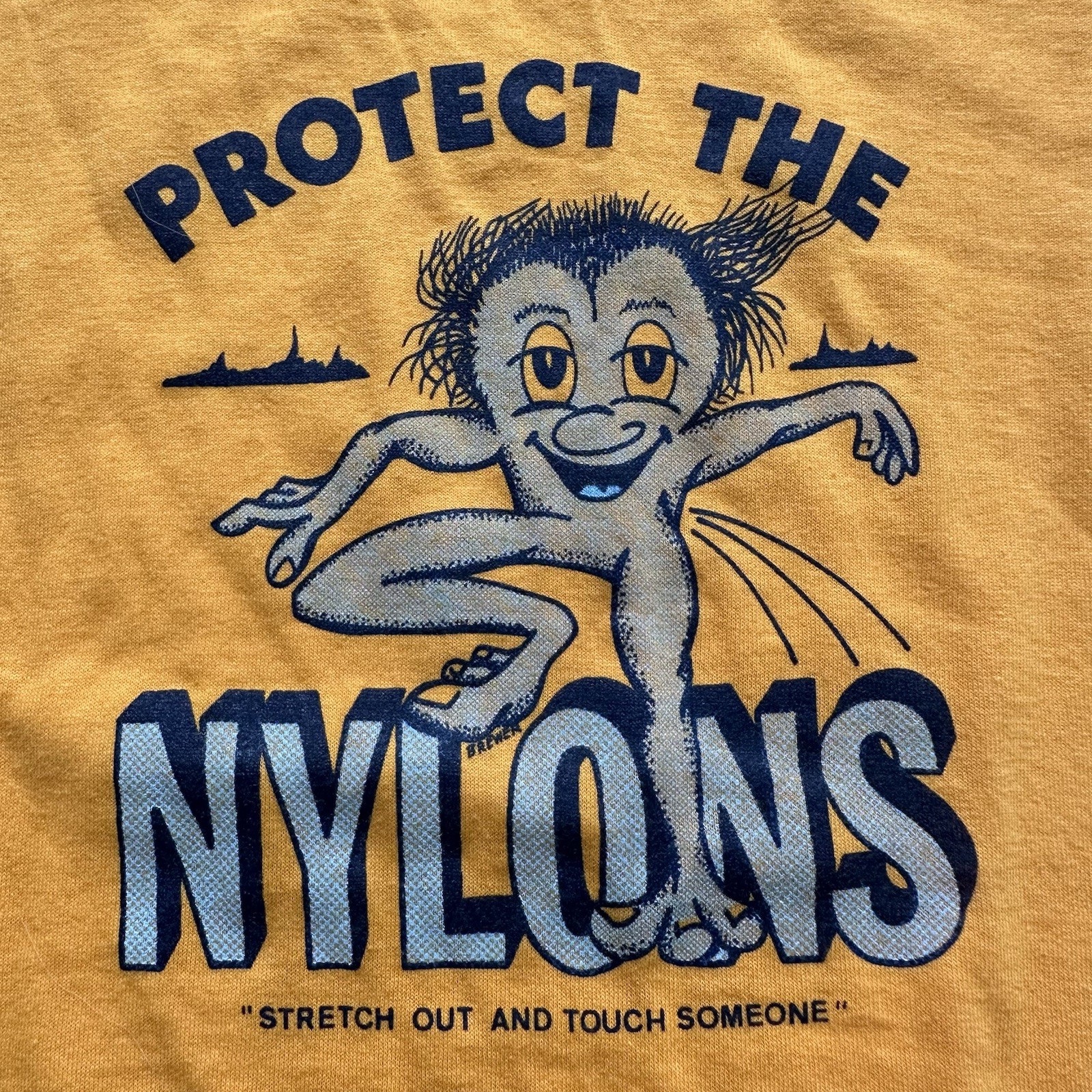 Vintage Protect The Nylons Creature Graphic T-Shirt Single Stitch Size Small 80s