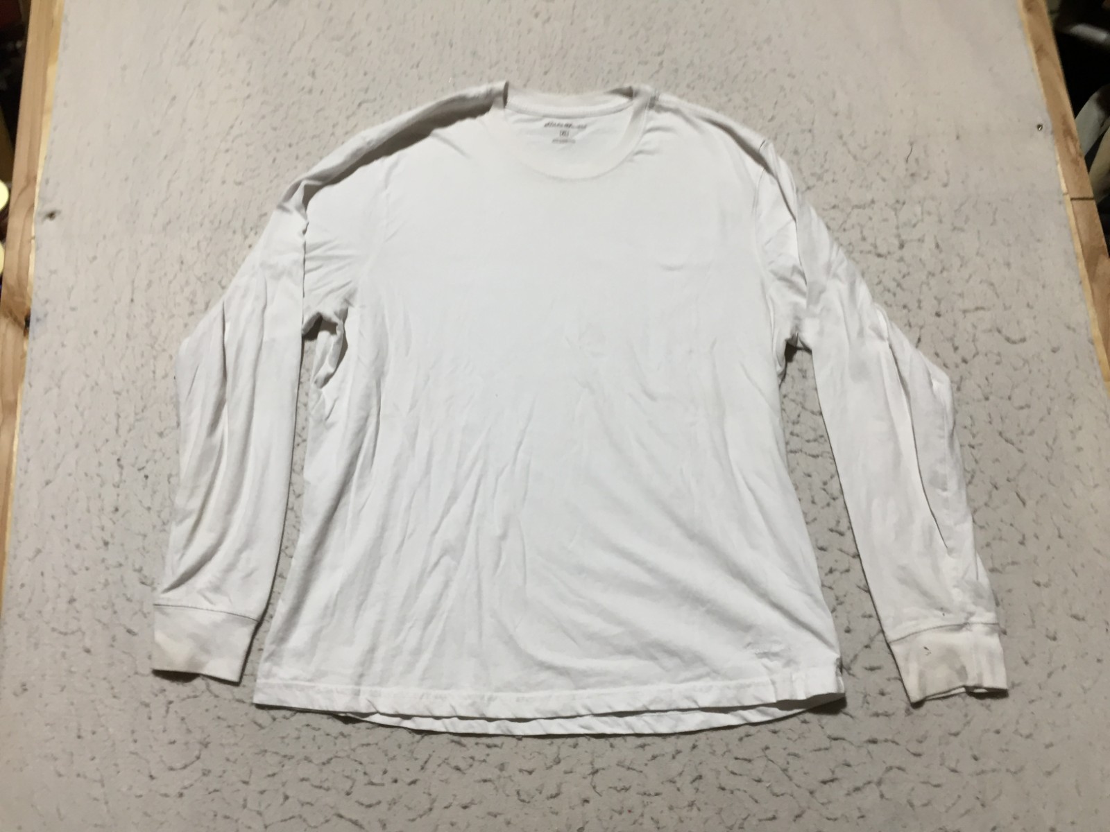 Eddie Bauer T Shirt Mens XL White Long Sleeve Crew Neck Soft