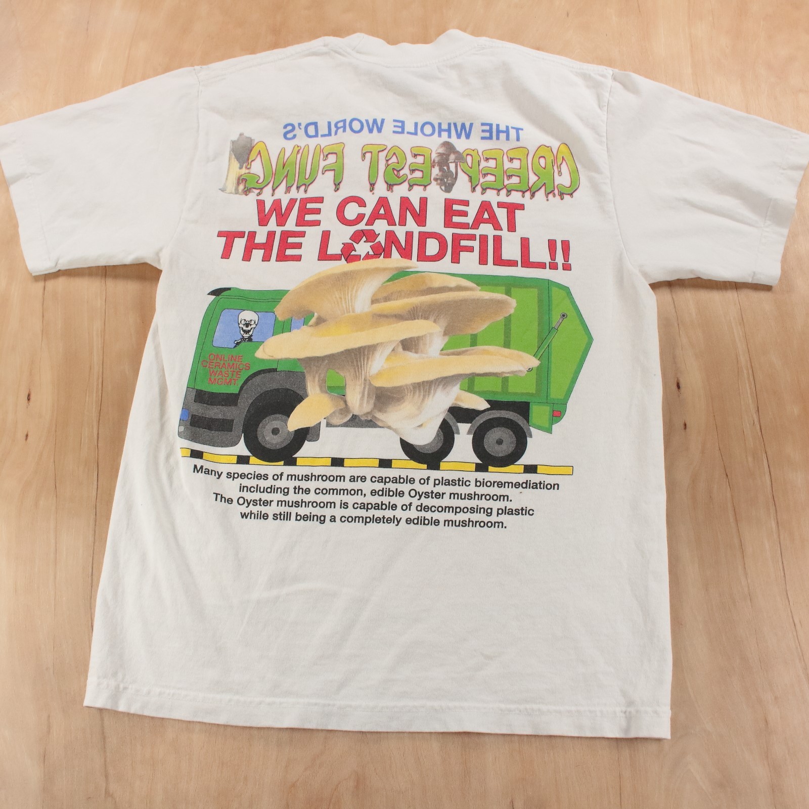 ONLINE CERAMICS Spookiest Fung mushrooms t-shirt SMALL haunted wagon