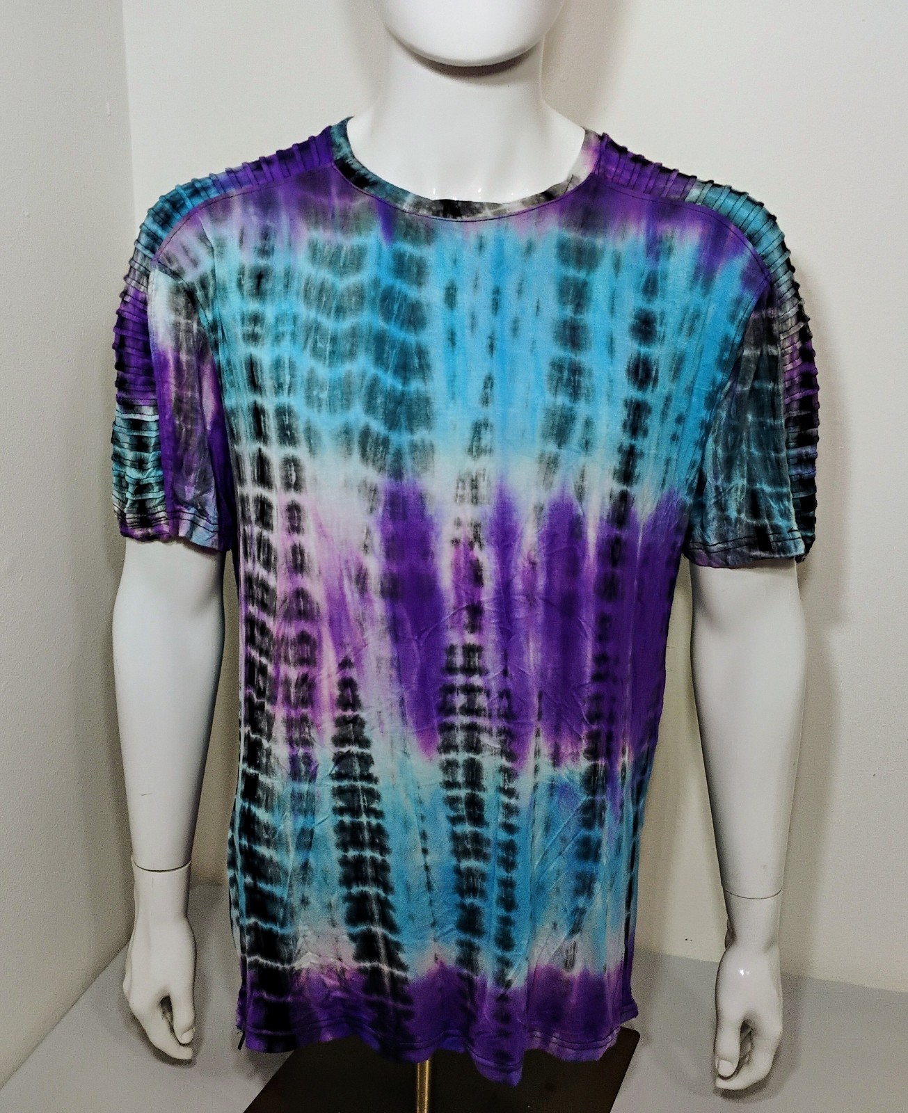 NOVA Men’s Tie Dye Purple Blue And Black Large Tee With Side Accent Zippers (2)