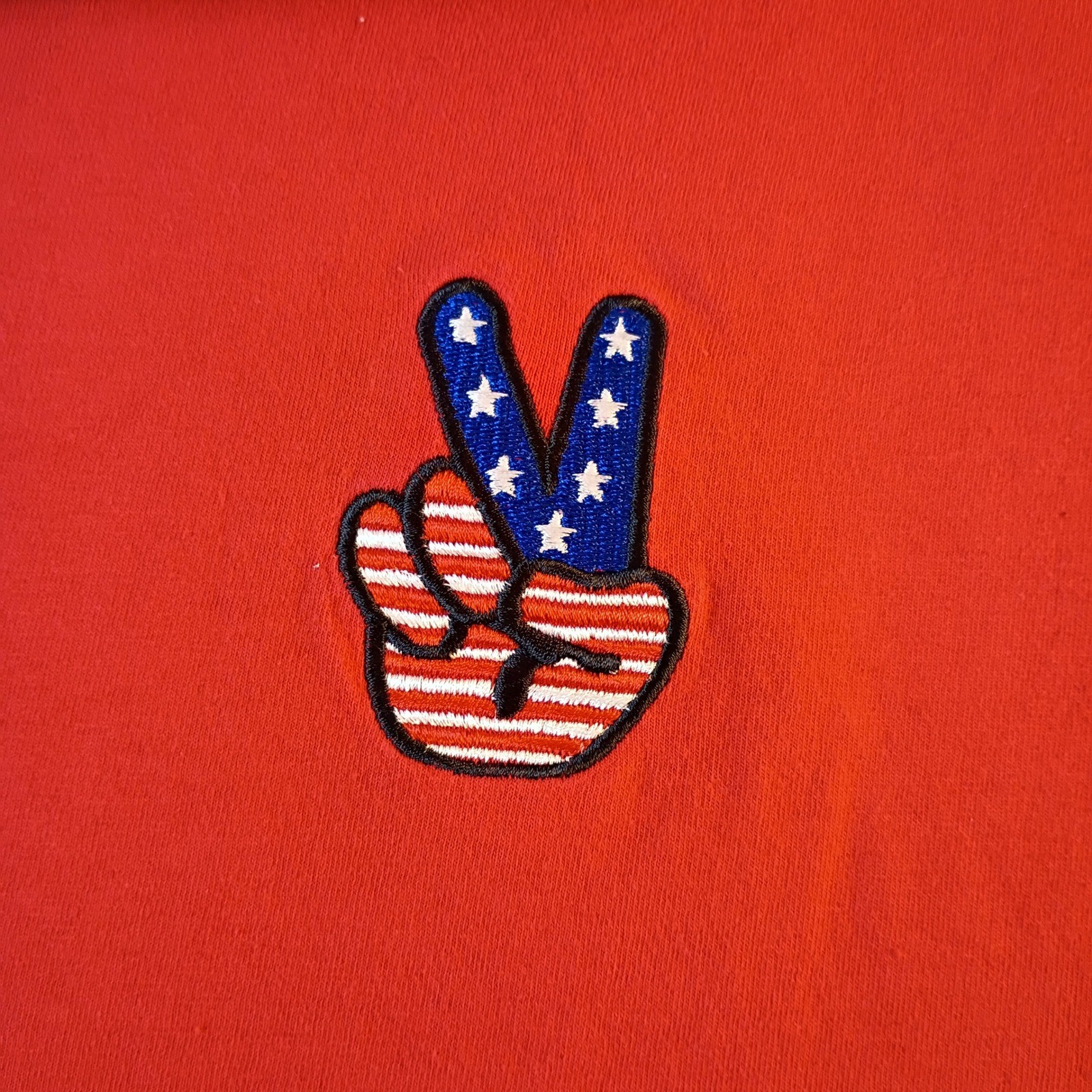 Trust The Universe Mens Red Peace Sign American Flag Embroidered T-Shirt Size M