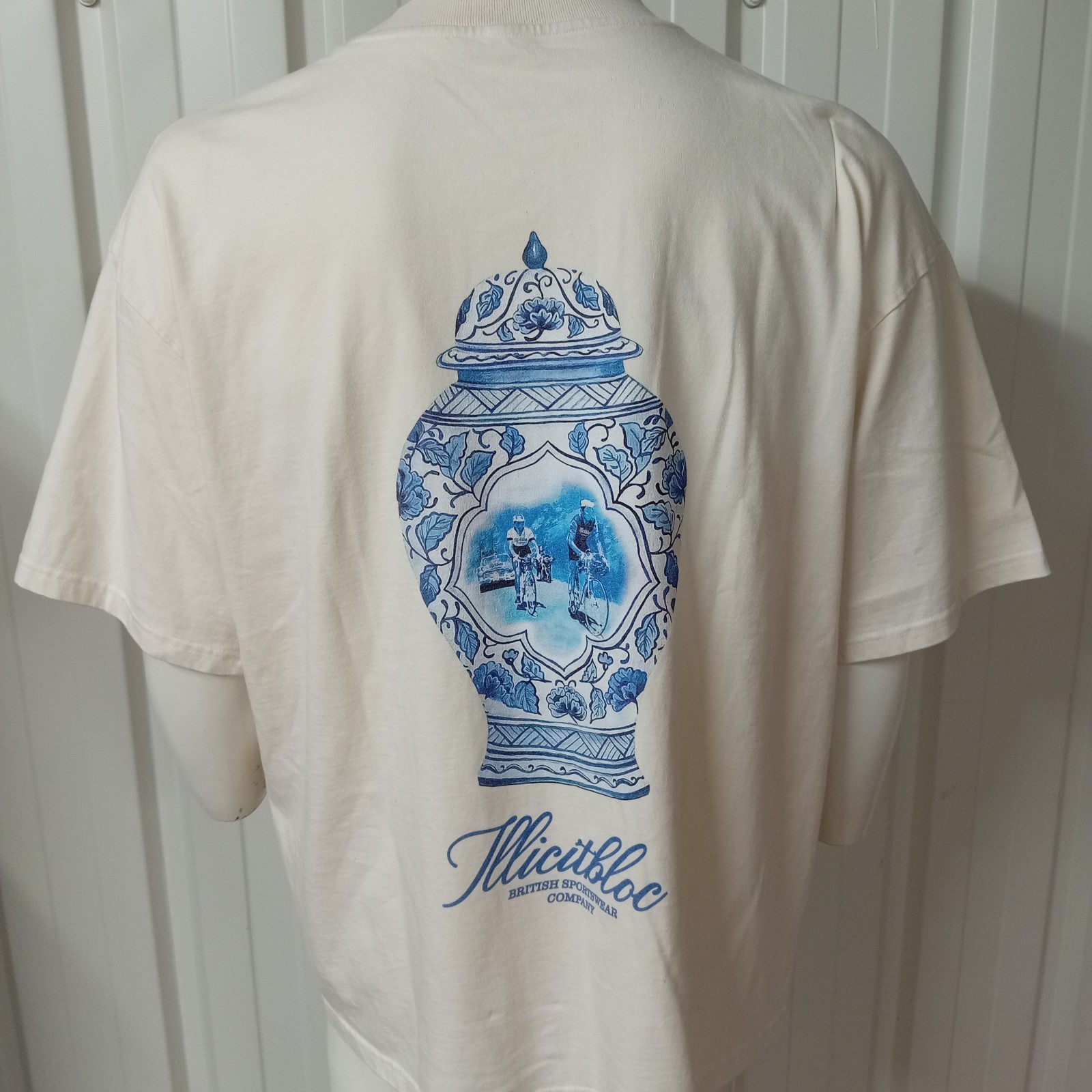 Illicit Bloc China Vase T-Shirt Ecru White Large 300GSM 100% Cotton (L) Sample