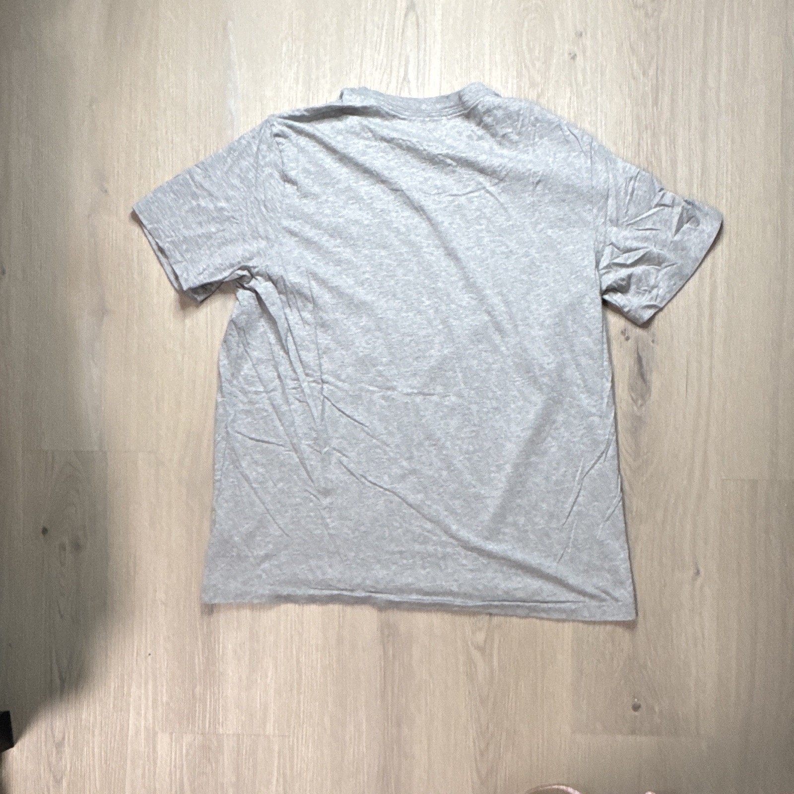 Nike Men’s The Nike Tee Gray Solid Logo T-Shirt Crew Neck Short Sleeve Size L