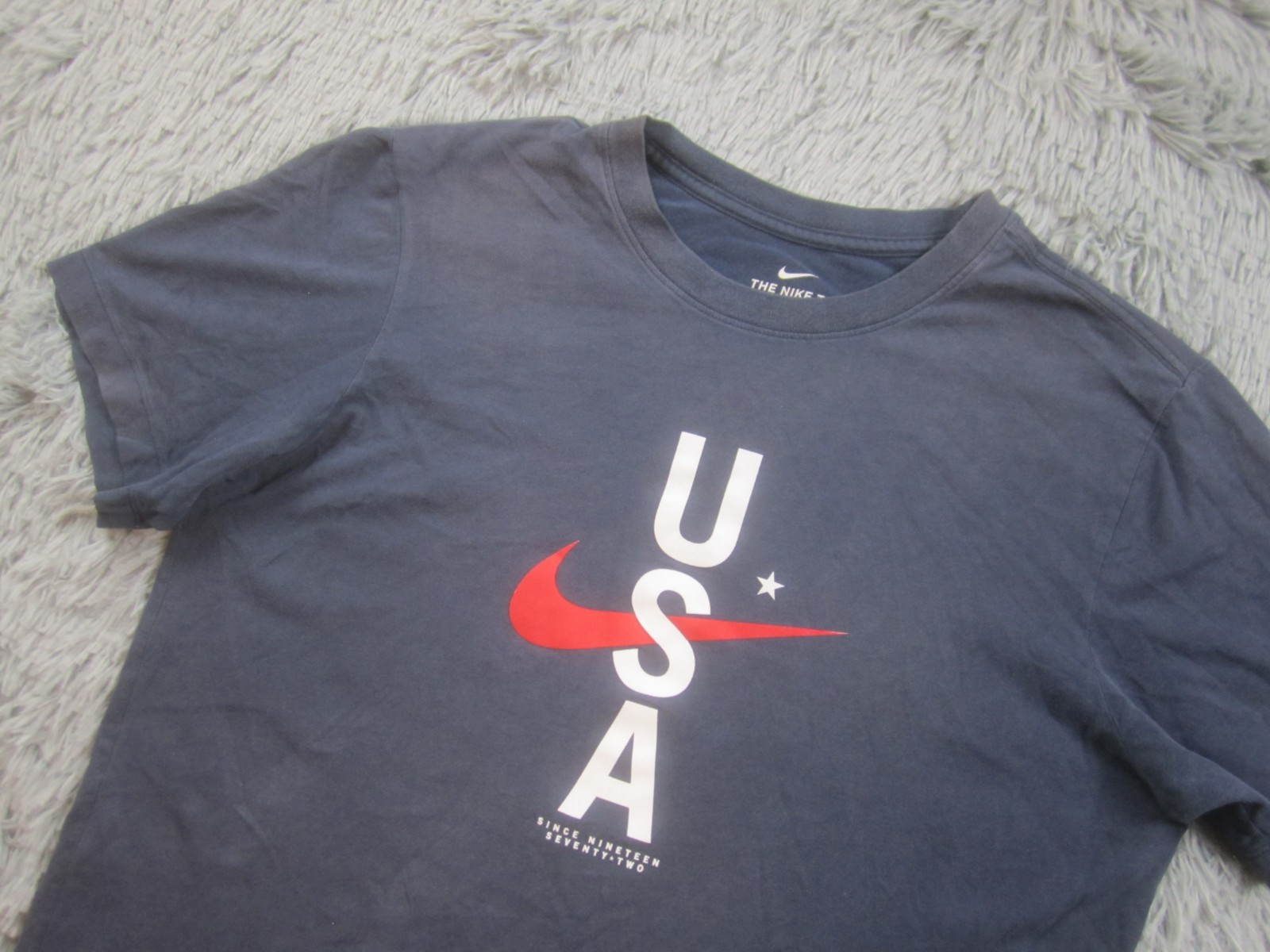 The Nike Tee Mens Medium Shirt Short Sleeve Blue Dri-Fit Crew Neck USA