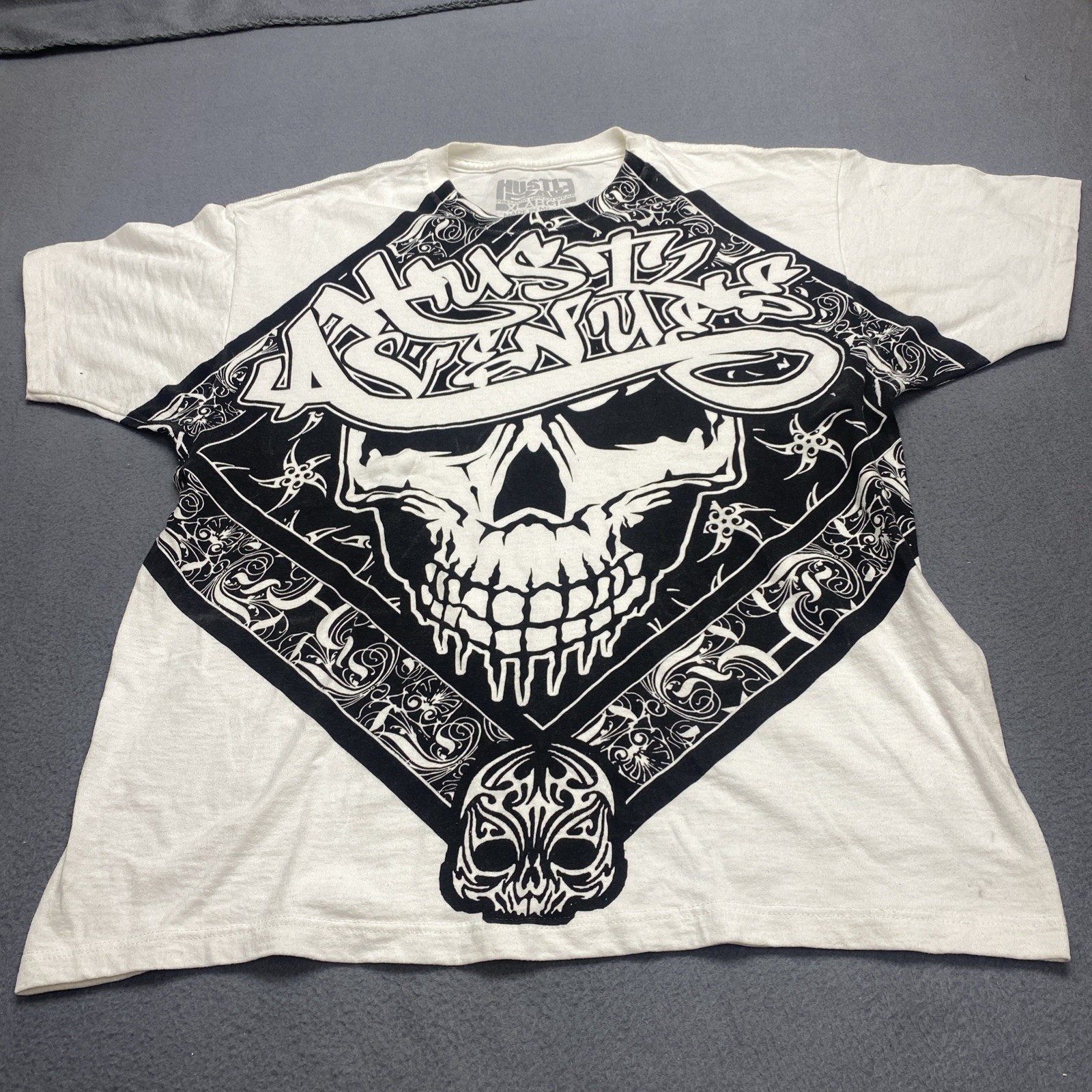 Hustle Avenue Mens T-Shirt XL White Skull Graphic Streetwear Y2K Grunge Tribal
