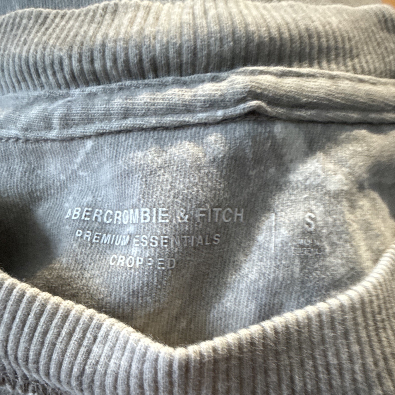 Abercrombie & Fitch Essentials Men’s Gray Tie-Dye Cropped Logo Tee Size S