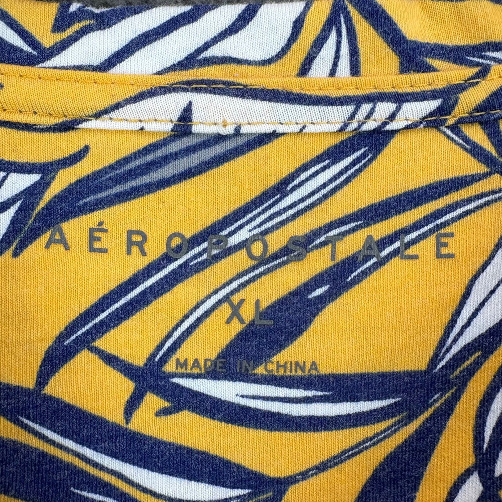 Aeropostale Mens XL T-Shirt Yellow Blue White Tropical Leaf Print Short Sleeve