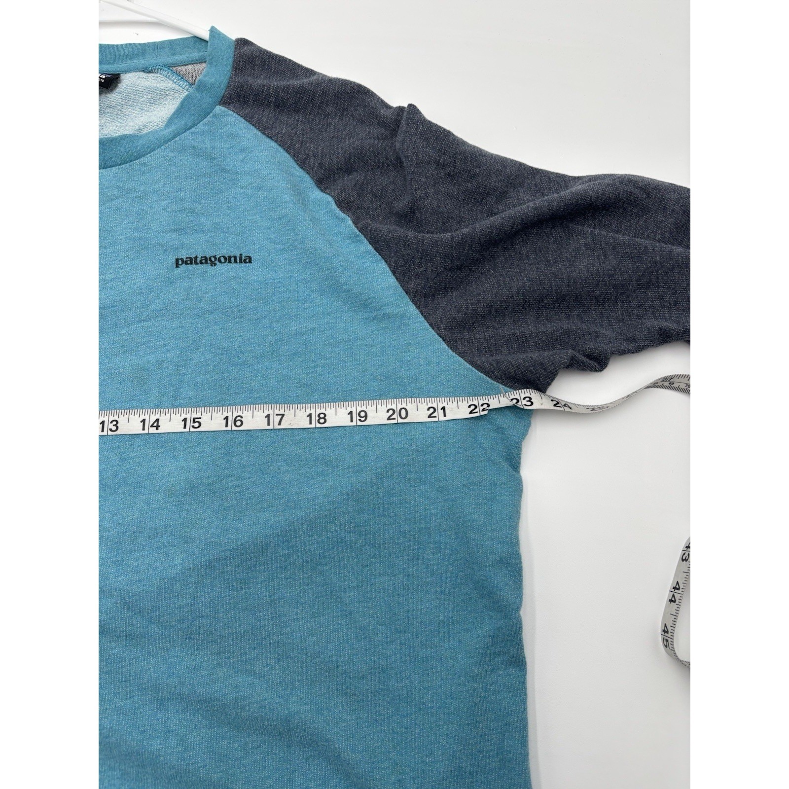 Patagonia Men’s Large Organic Cotton Raglan Long Sleeve Shirt Teal Gray Logo