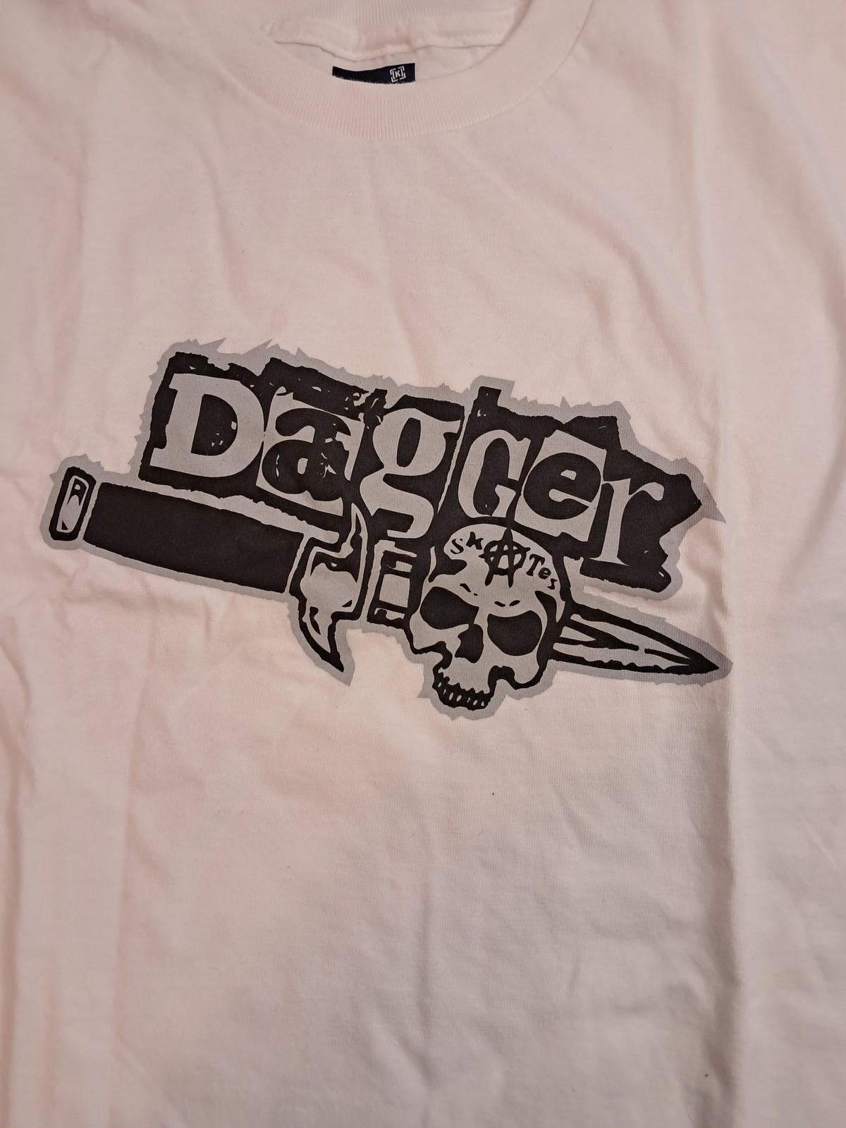 K Brand Men’s Small S Dagger Skull Graphic T-Shirt Off-White 100% Cotton Tee