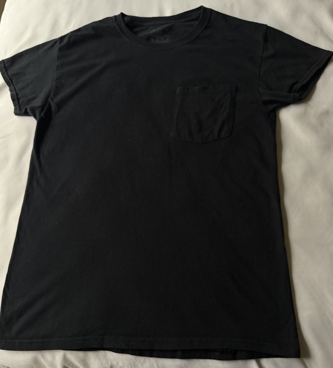 Fruit of the Loom Men’s Medium Pocket T-Shirt – 2 Pack White & Black (6P30BG)