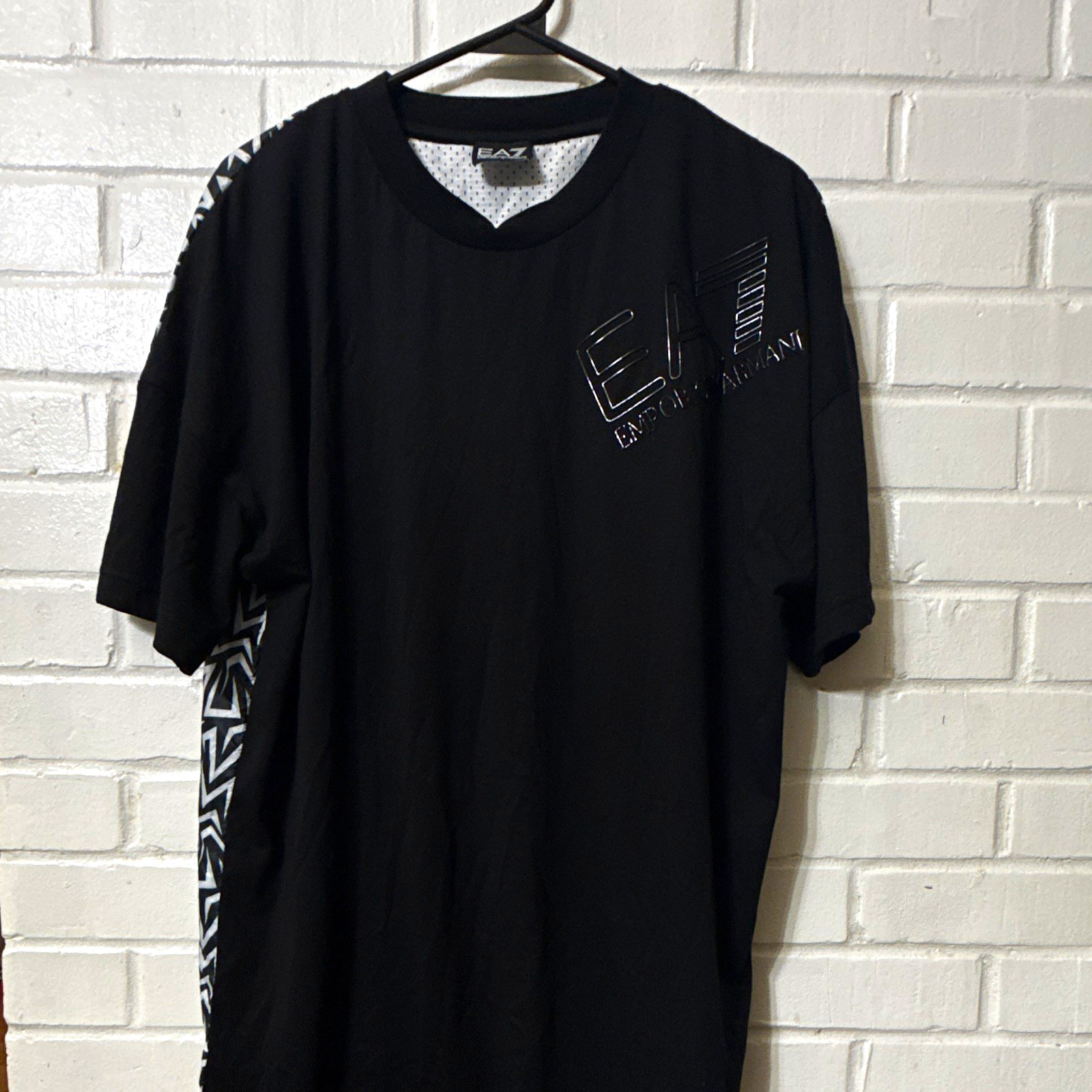 Emporio Armani EA7 Men’s Black/White Geometric Logo Crew Neck T-Shirt M