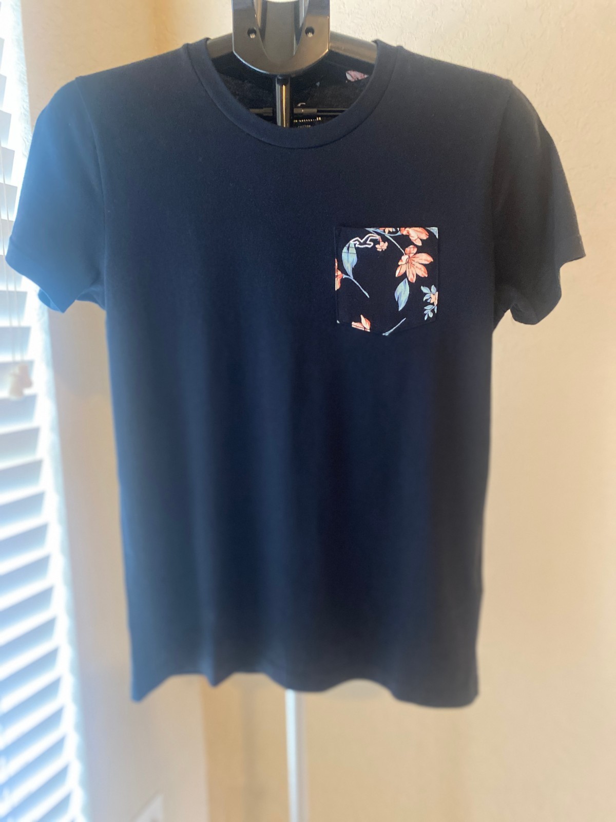 Hollister Men’s 2XS Navy Floral Pocket Palm Tree Print Crew Neck T-Shirt