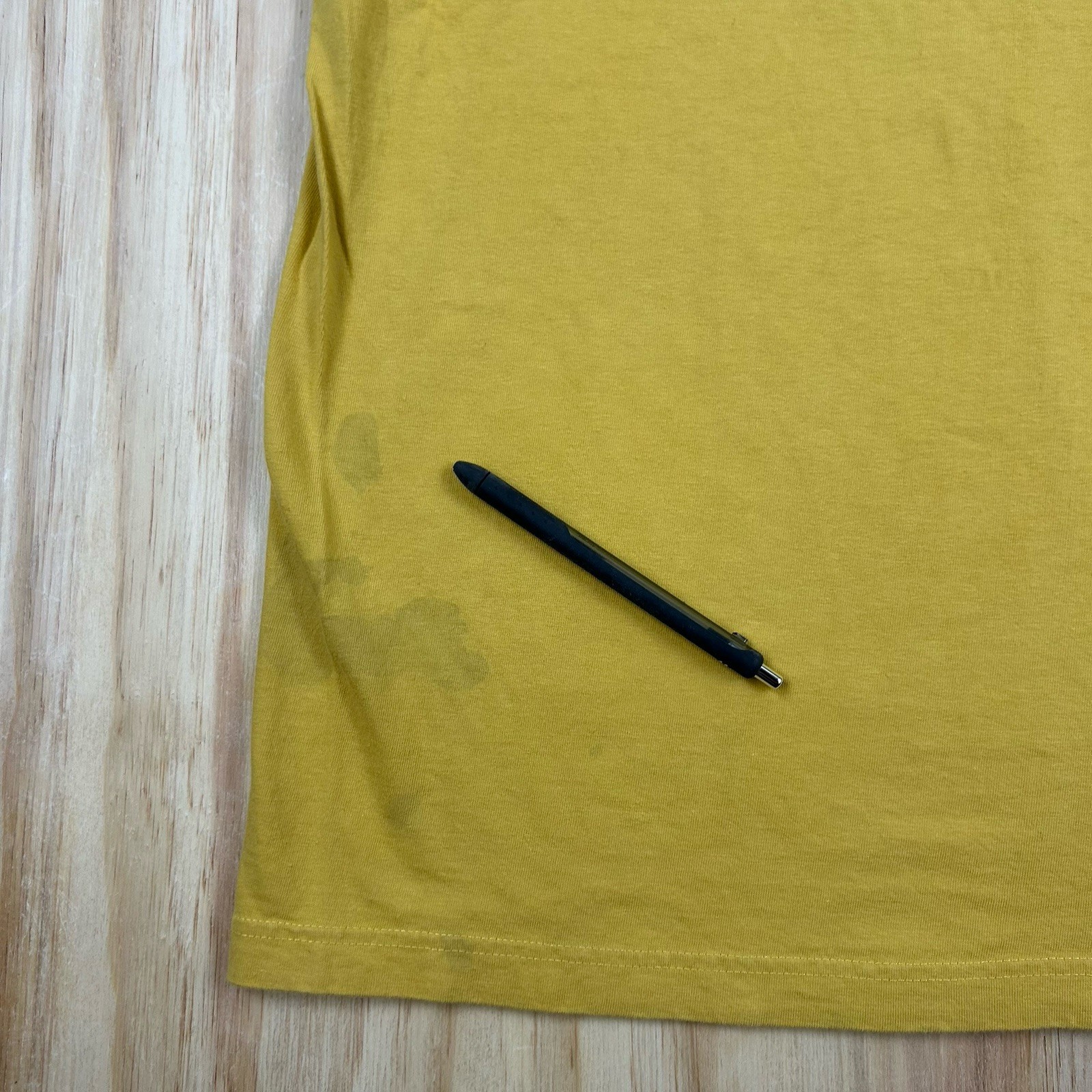 Vintage Y2K American Eagle Outfitters T-Shirt Size XL Yellow Worn Distress