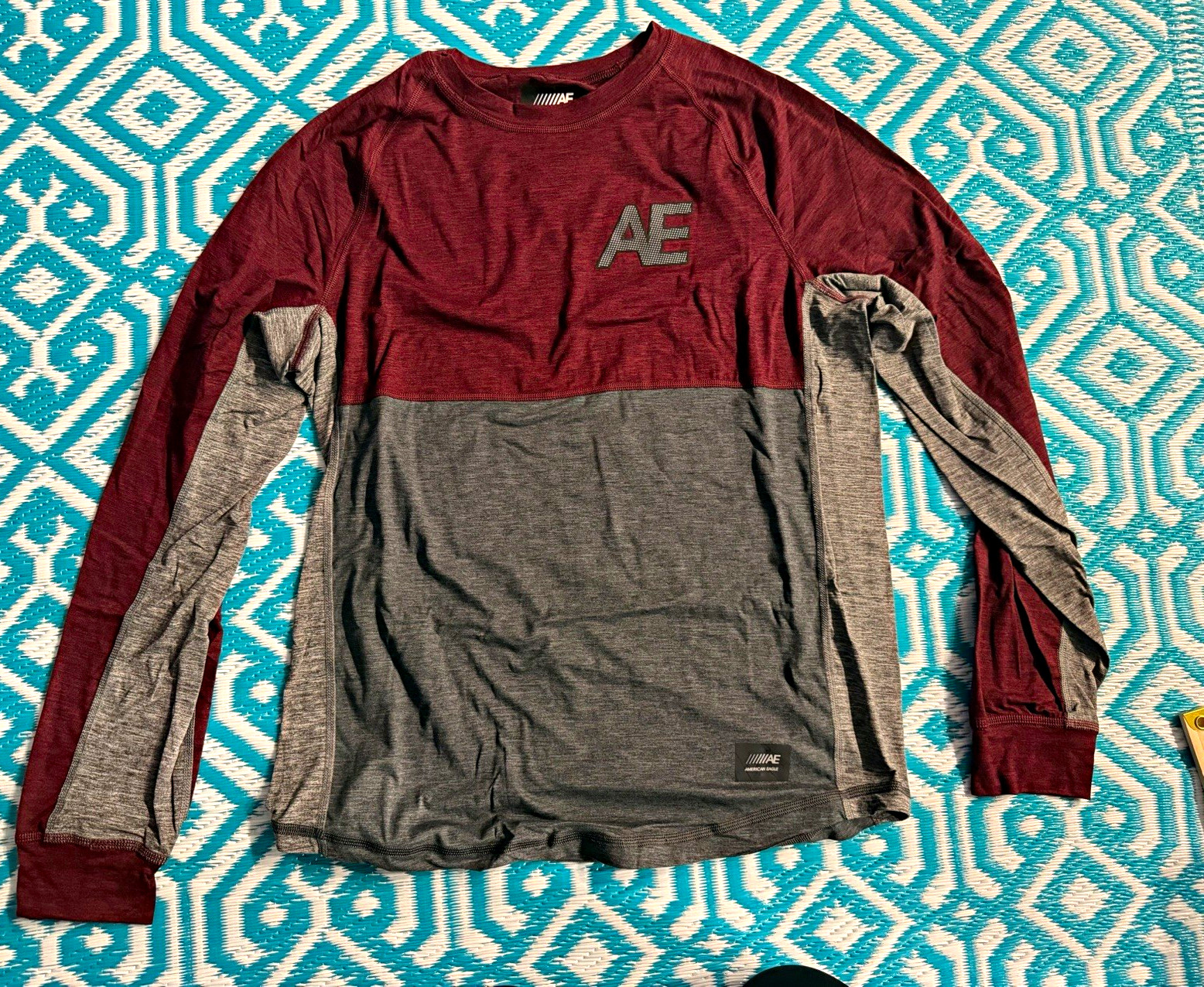 American Eagle Outfitters Flex Men’s Burgundy Gray Colorblock Logo LS Crew Tee M