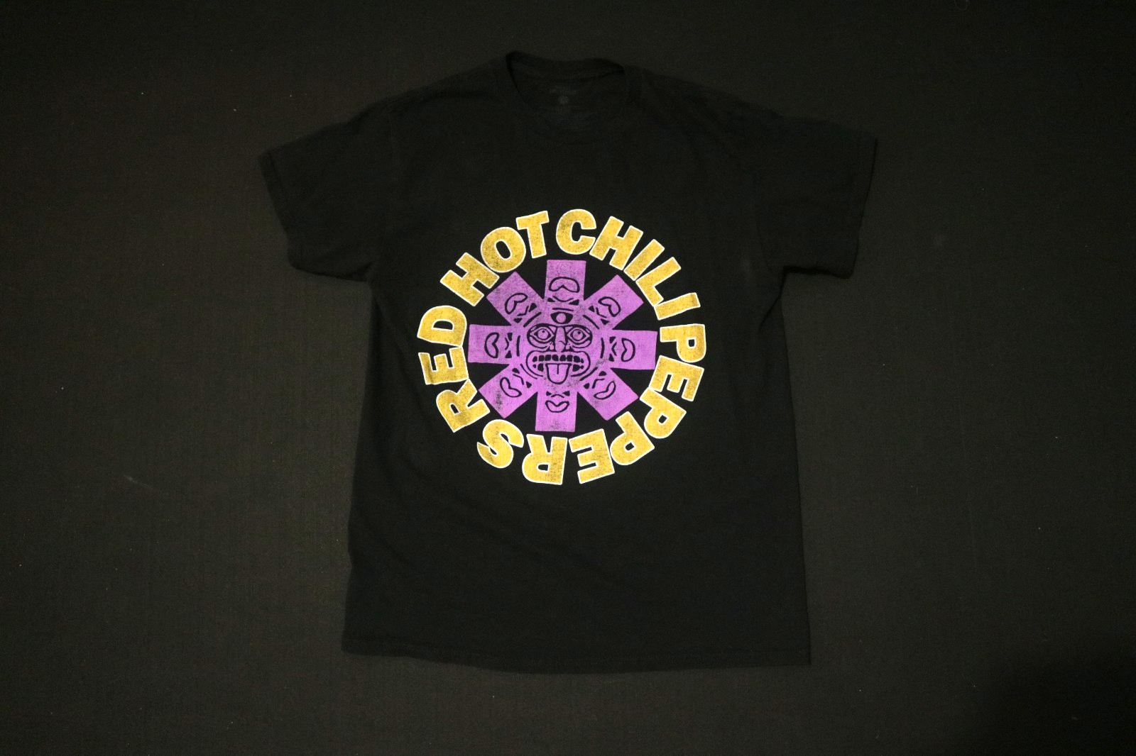 A4377 Red Hot Chili Peppers Shirt Rock Band Funk Rap Men’s Tee Size Medium