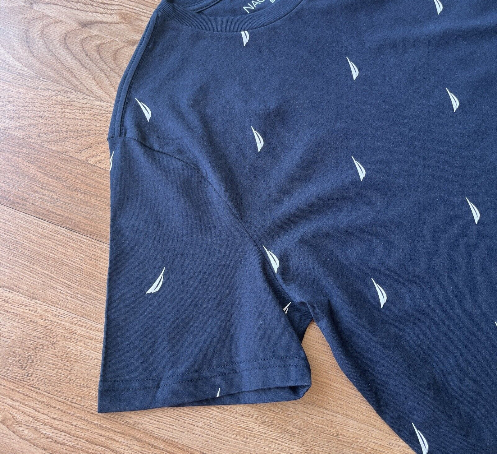 Nautica Men’s T-Shirt Size Large Navy Blue All Over Logo Print Crew Neck NEW
