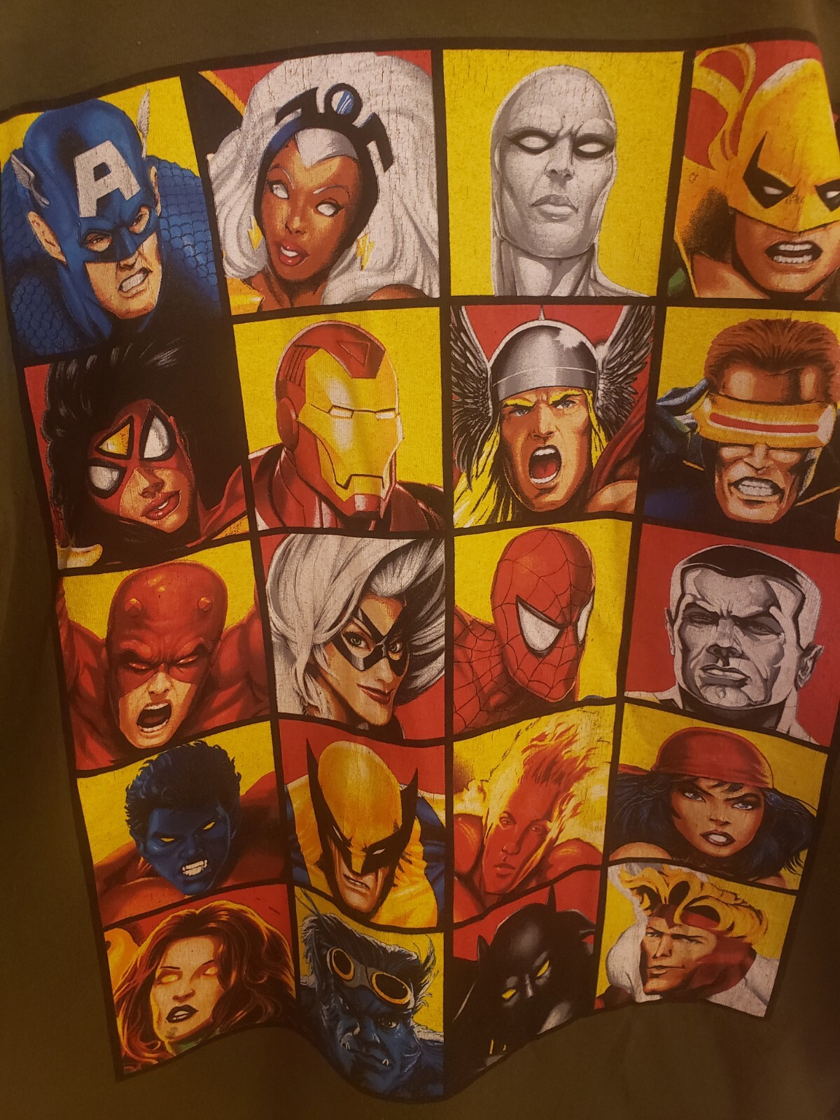 Mad Engine Marvel Comics Men’s Olive Black Multi Avenger Shirt Size XL