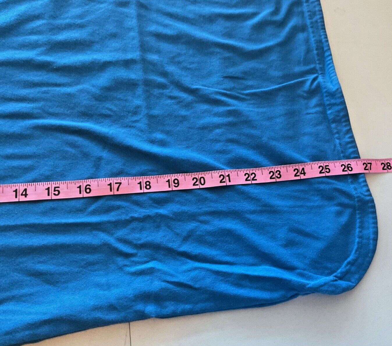 NB New Balance Stretch Blue Pocket T Shirt Unisex size Small Round Slit Hemline