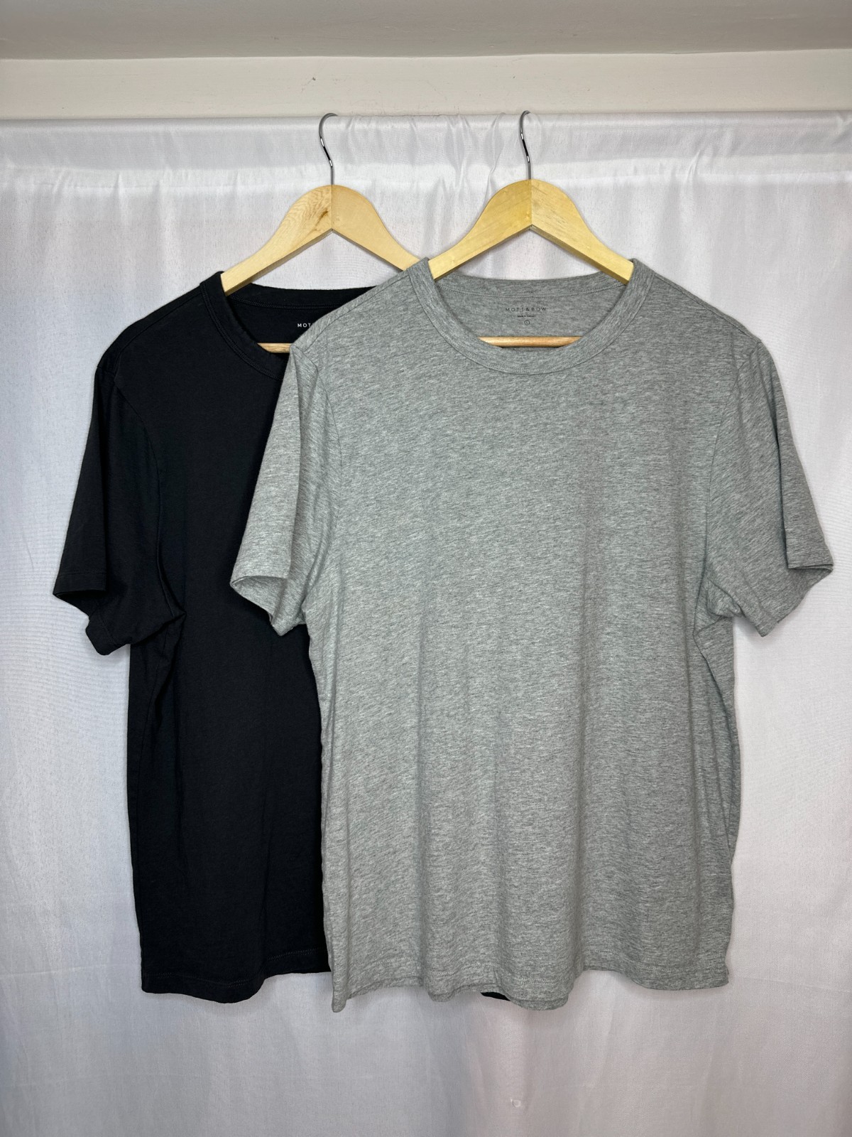 Mott & Bow Lot of 2 Driggs Classic Crew T-shirts SZ Large Capsule Elevated Basic
