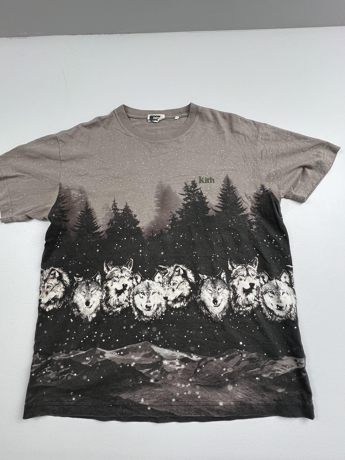 Kith Shirt Mens Medium Gray Wolf Pack Forest Graphic Tee Allover Print Nature