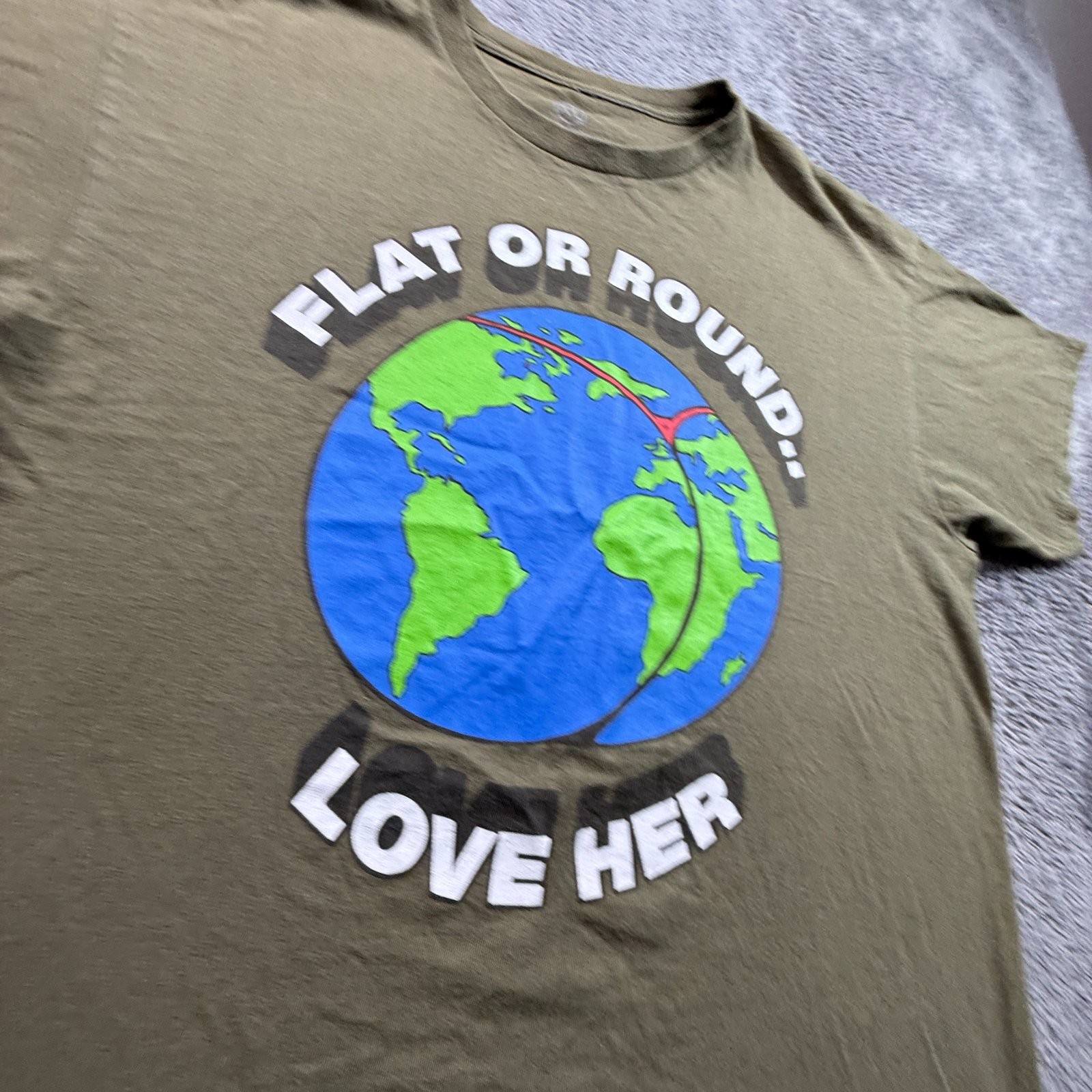 Earth Nature Tee Shirt FLAT OR ROUND LOVE HER Men XL Crew Neck