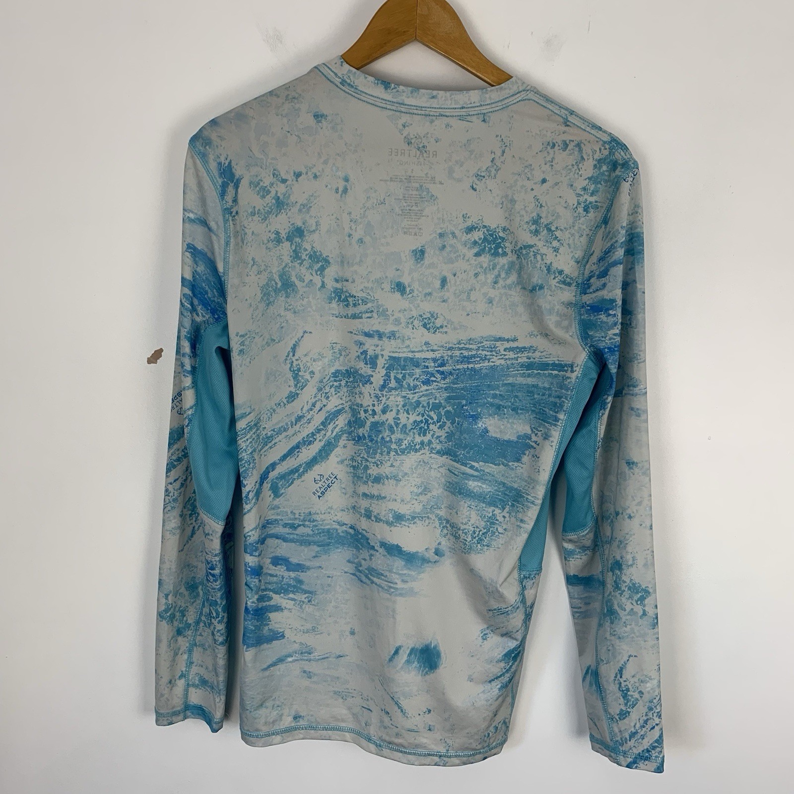 Realtree Fishing T-Shirt Mens Small Long Sleeve Winter Ice Camo Stretch