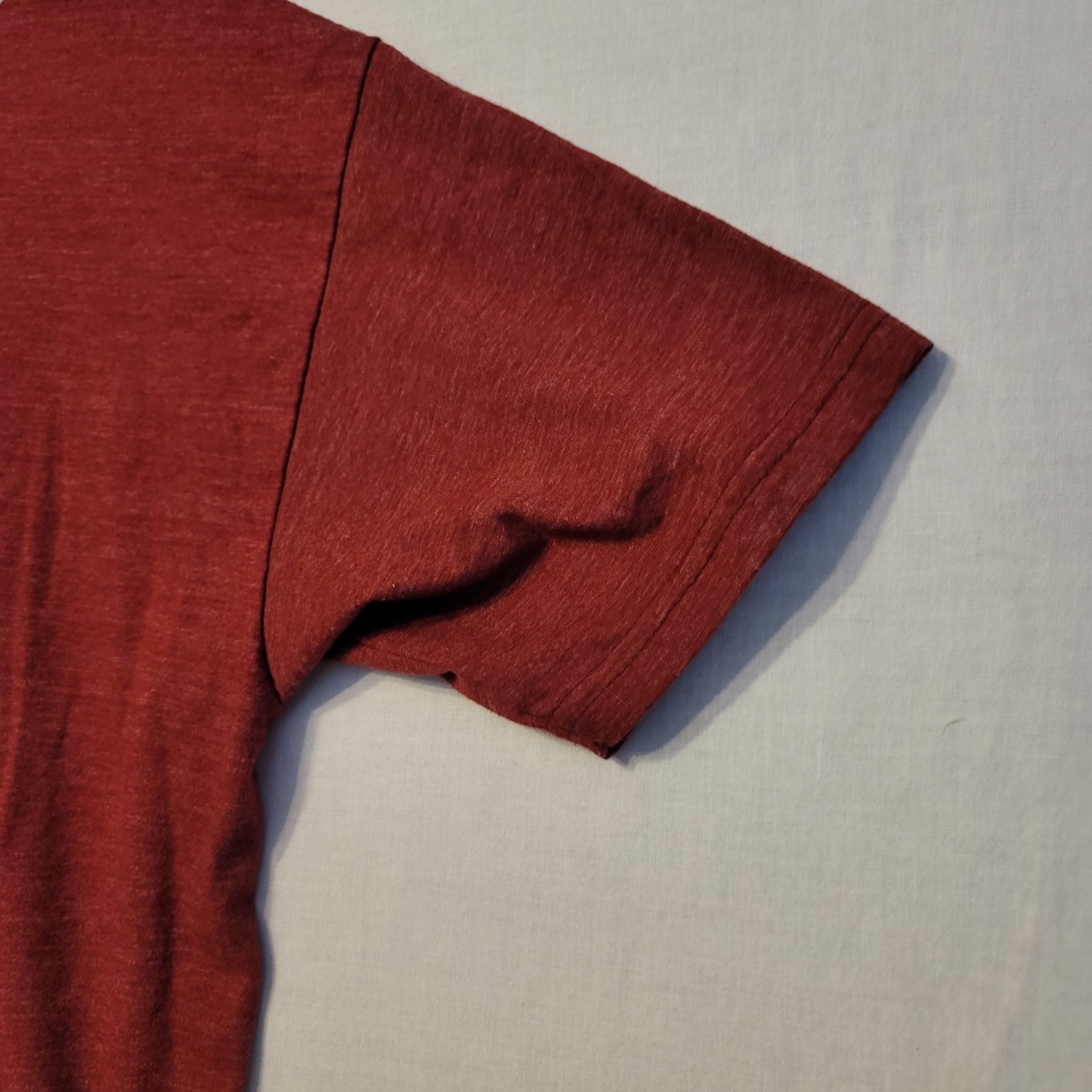 Billabong T-shirt M Wave Badge Logo Est 1973 Poly/Cotton/Rayon Brick Red V Good
