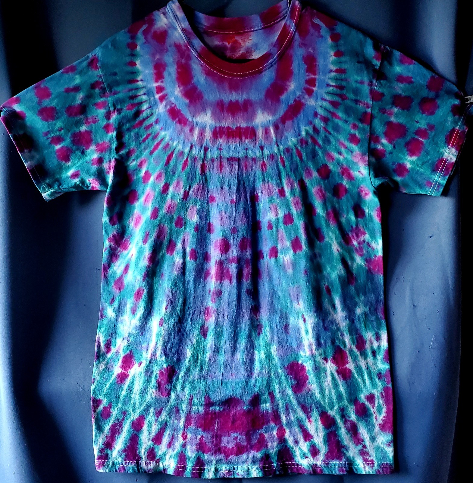 HANES 100% SIZE MEDIUM Cotton Tye Dyed Shirt Pre-washed WON’T FADE VERY SOFT