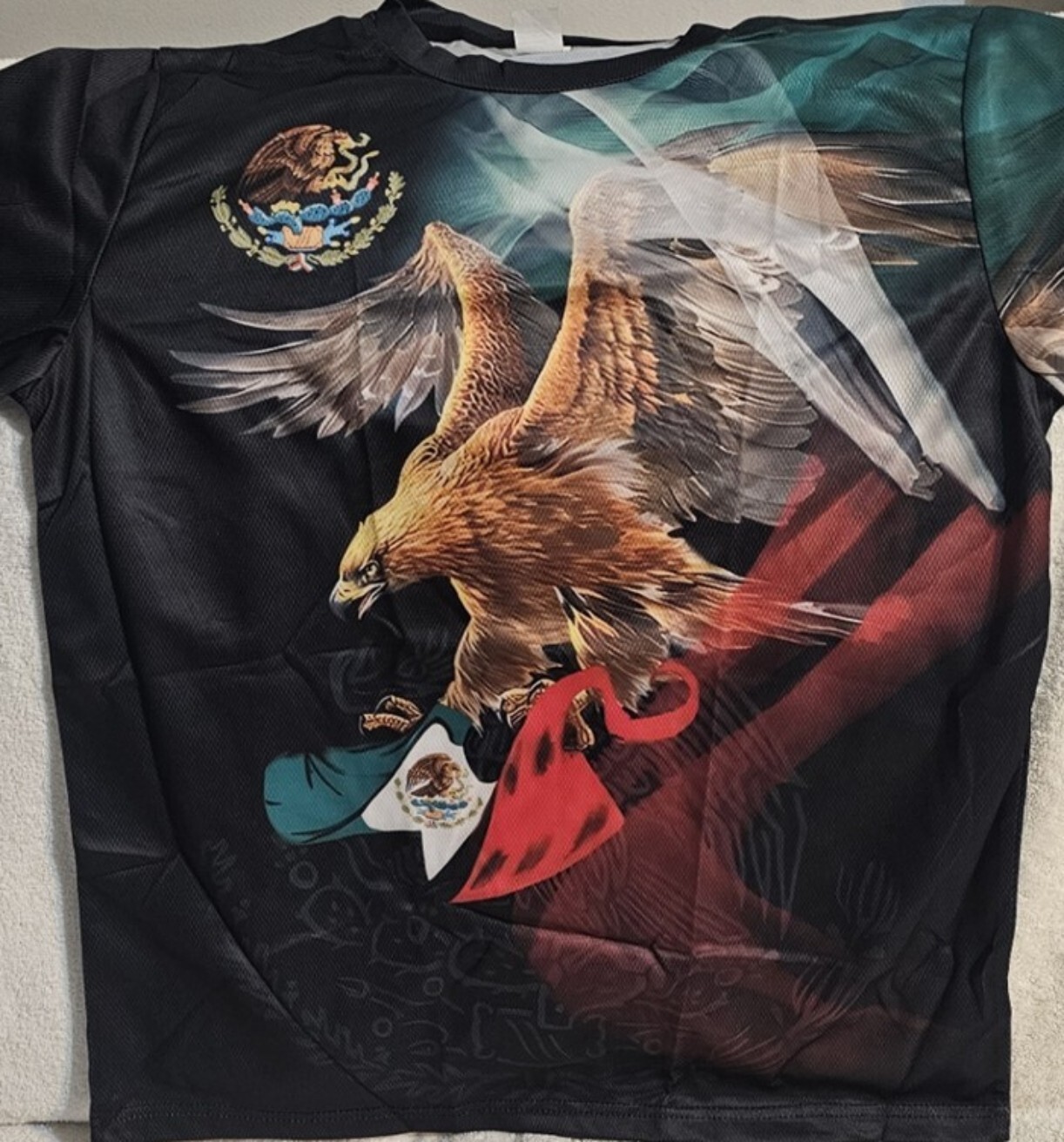 EAGLE BIRD HOLDING MEXICAN FLAG SNAKE CACTUS WINGS MEXICO T-SHIRT