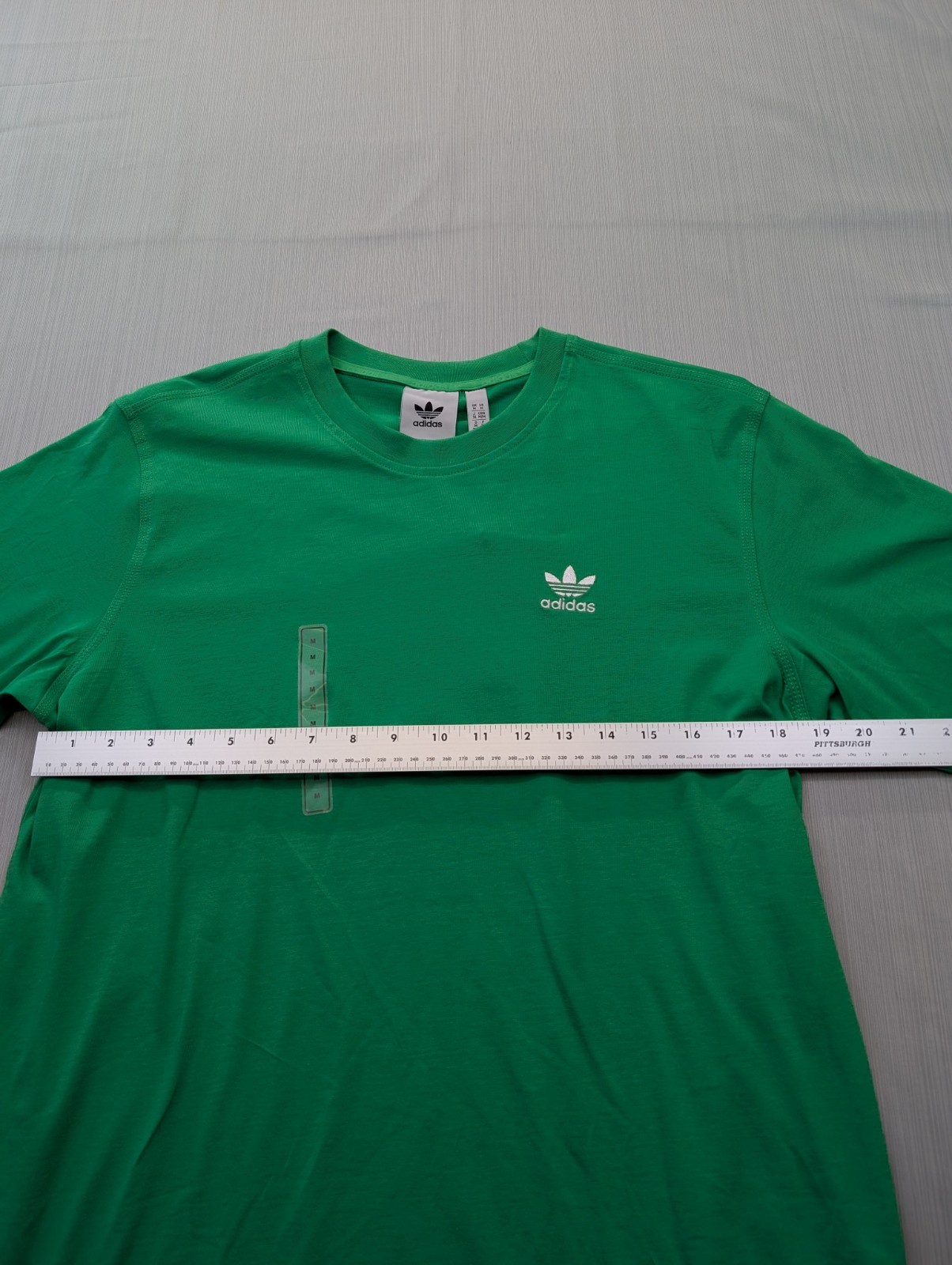 New Men’s Adidas Trefoil Essentials Tee Shirt Size Medium Mens Energy Green