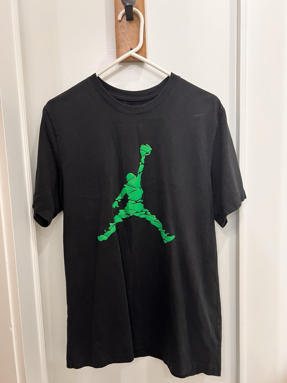 Nike Air Jordan Jumpman Logo Tee Mens T-Shirt Black Green Size M Sportswear Top