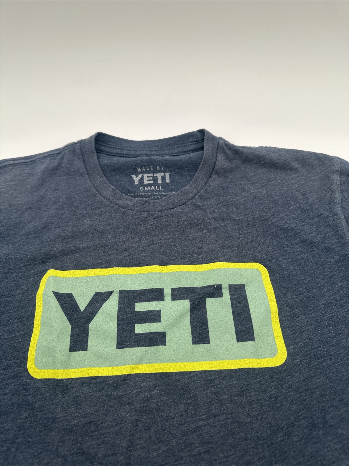 Yeti T-Shirt Men Small Graphic Print Logo Gray ..#32242