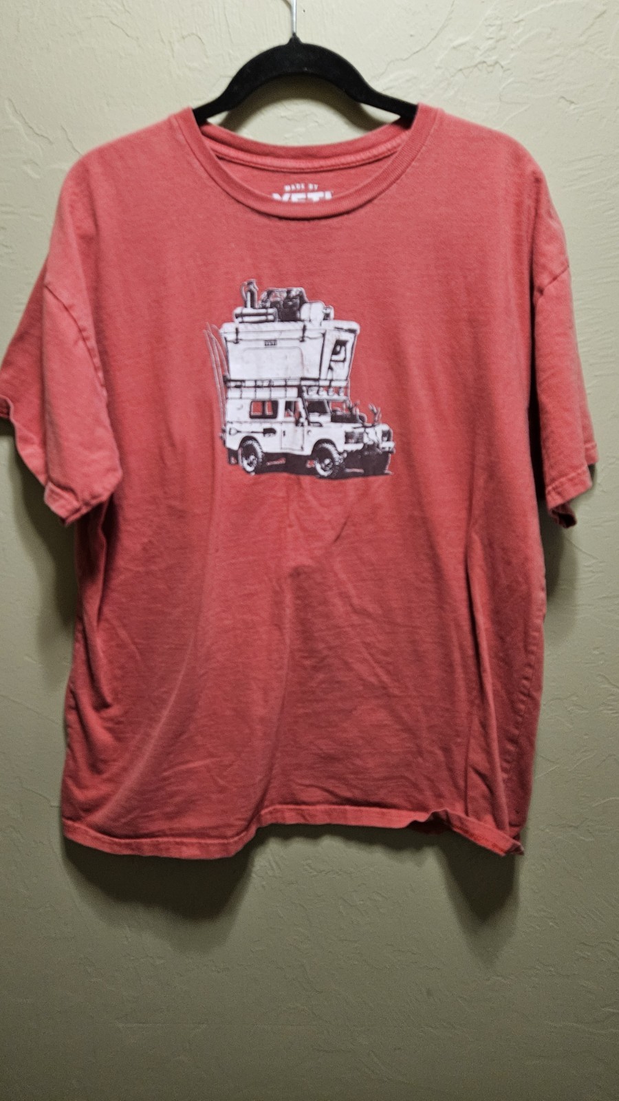 YETI Cooler Men’s Tshirt Large Giant Cooler