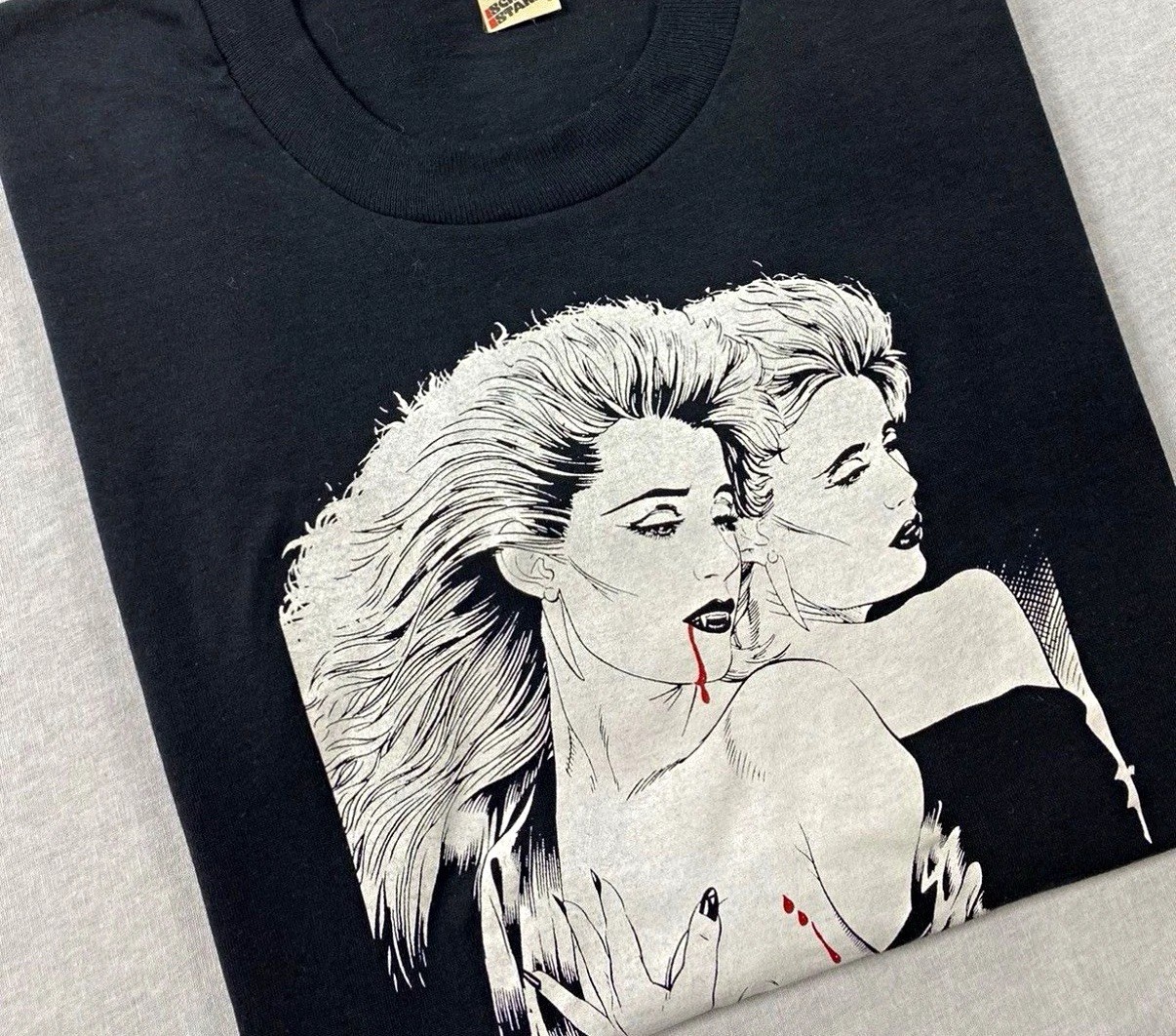 1989 ‘Vampire Girl’ tee by Steve Woron size XL