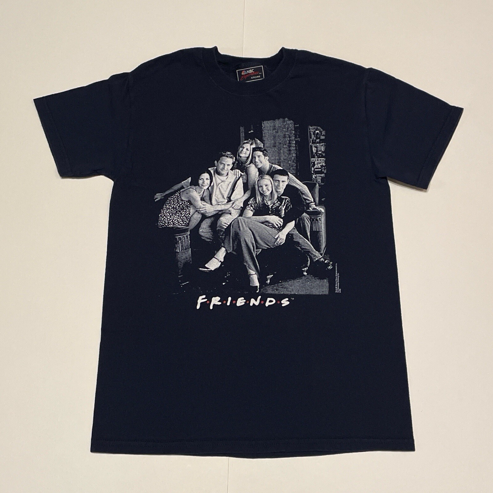 FRIENDS SITCOM GRAPHIC T SHIRT (SMALL)