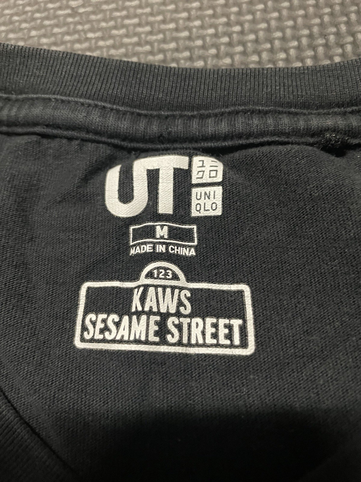 Uniqlo x Kaws x Sesame Street Black Short Sleeve T Shirt Men’s Medium