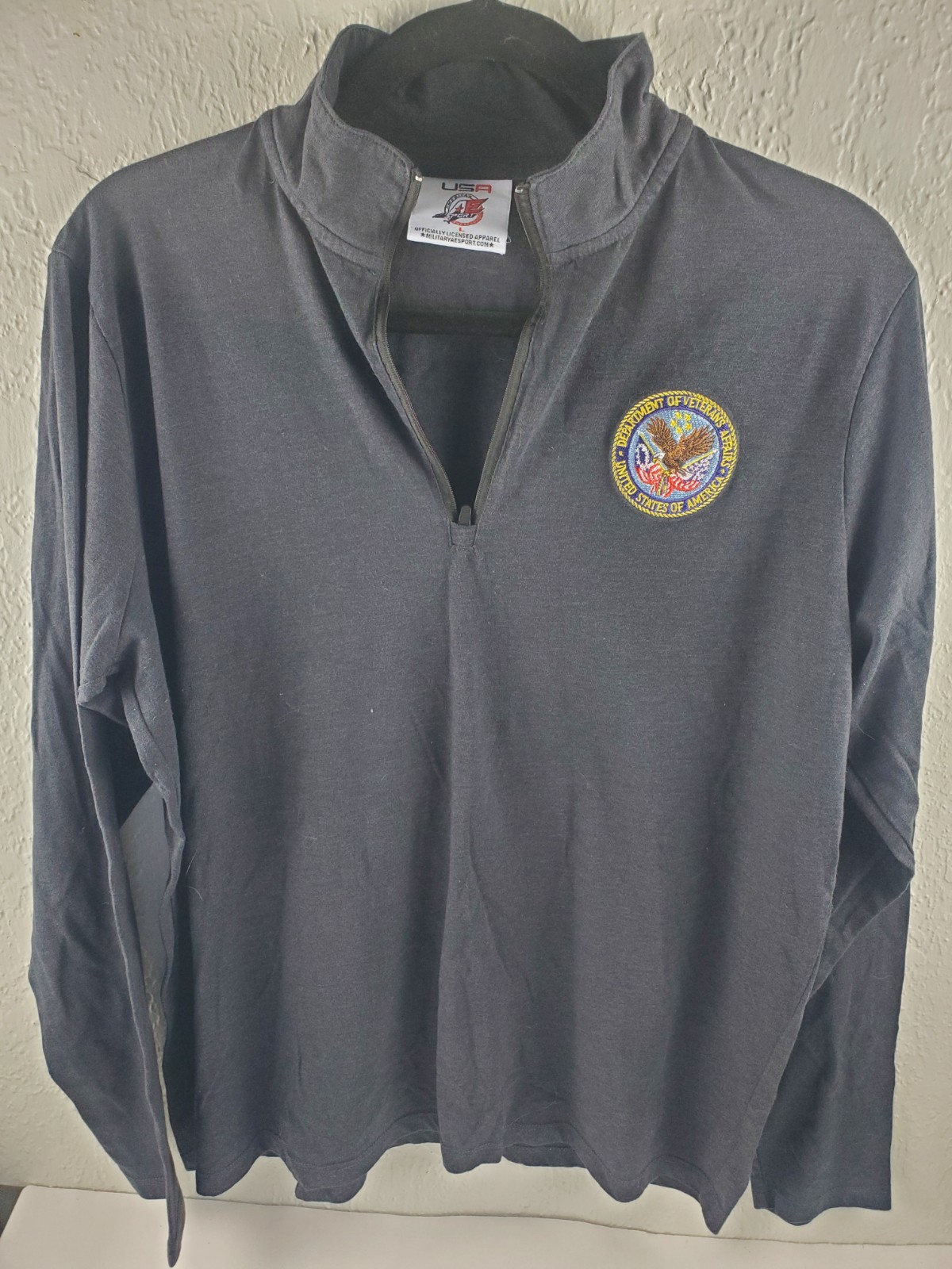 MilitaryAESport USA Dept of Veteran Affars LARGE long sleeve 1/4 zip Gray