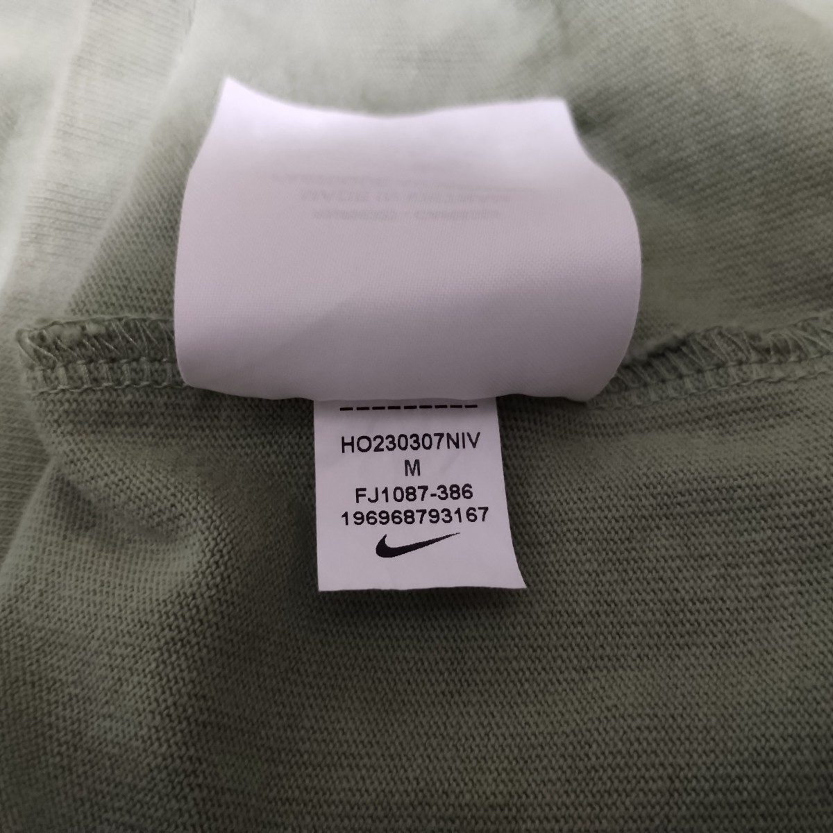 NIKE Inc “aiR Walk on Clouds LS Tee” Men’s Medium T-Shirt AVOCADO FJ1087-386