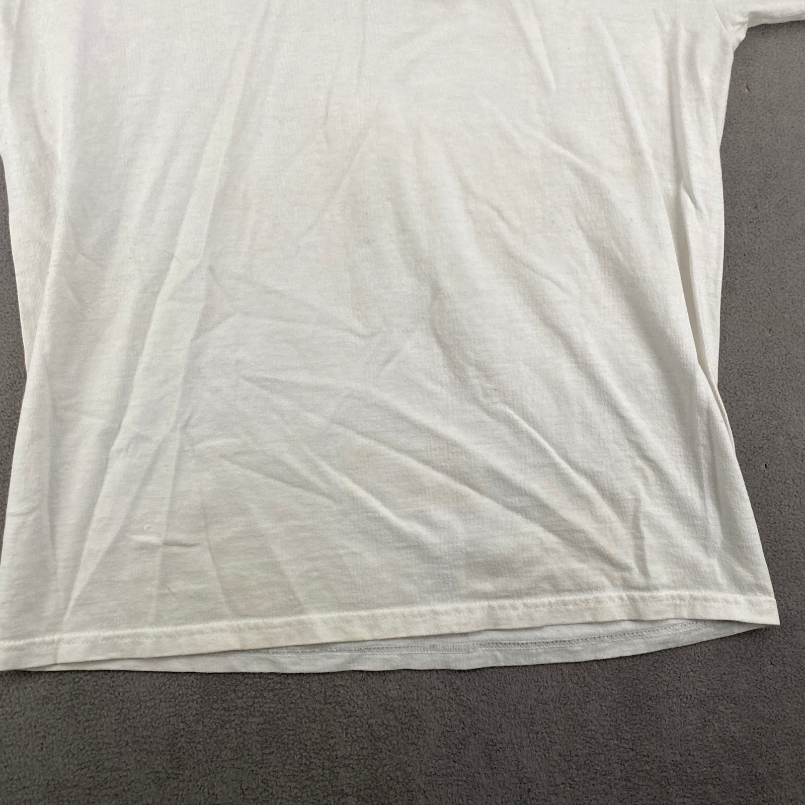 Gildan Ultra Cotton Avenues Baseball Graphic T-Shirt White Mens Medium