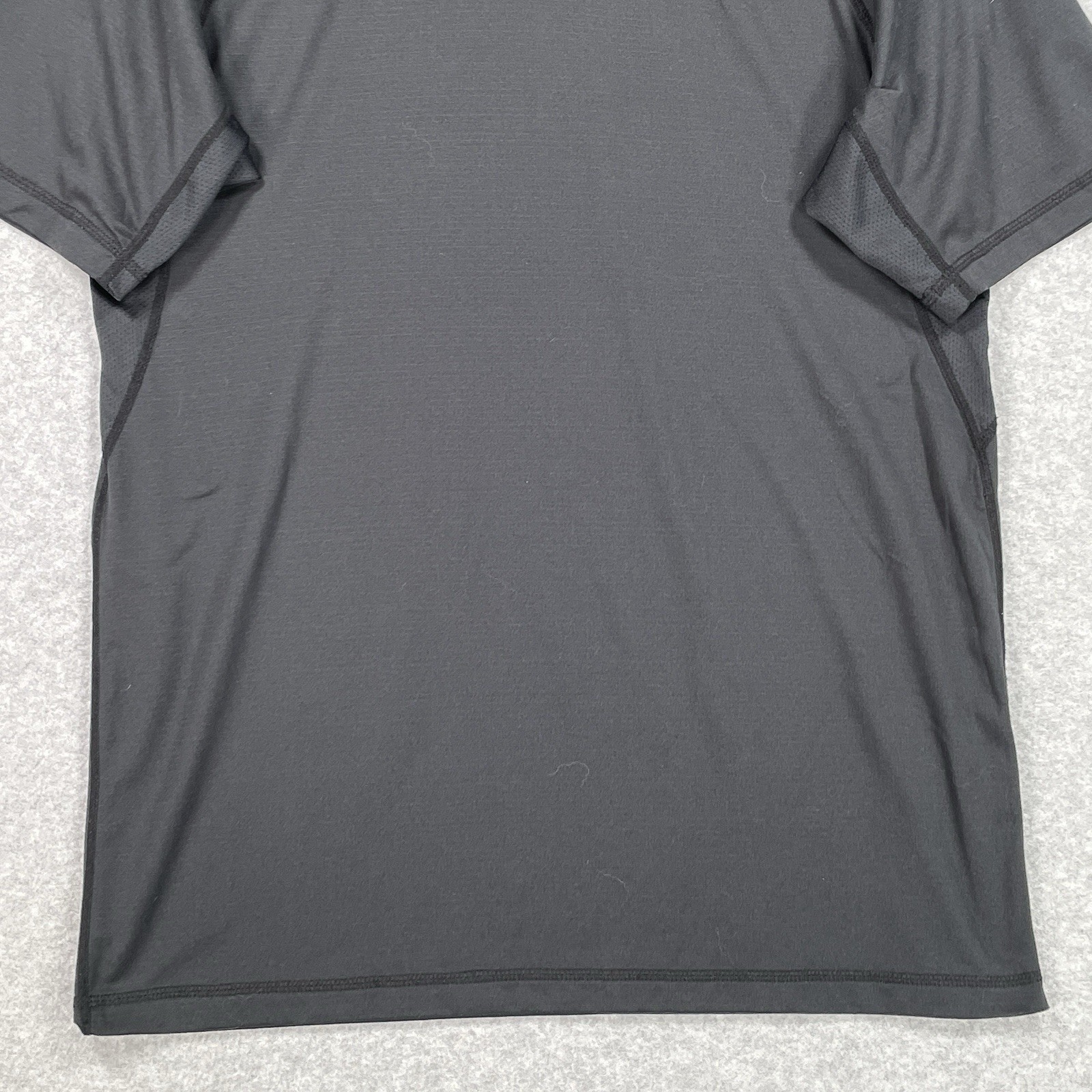 Rhone Shirt M Black Stretch Performance Gym Training Short Sleeve Crew Neck