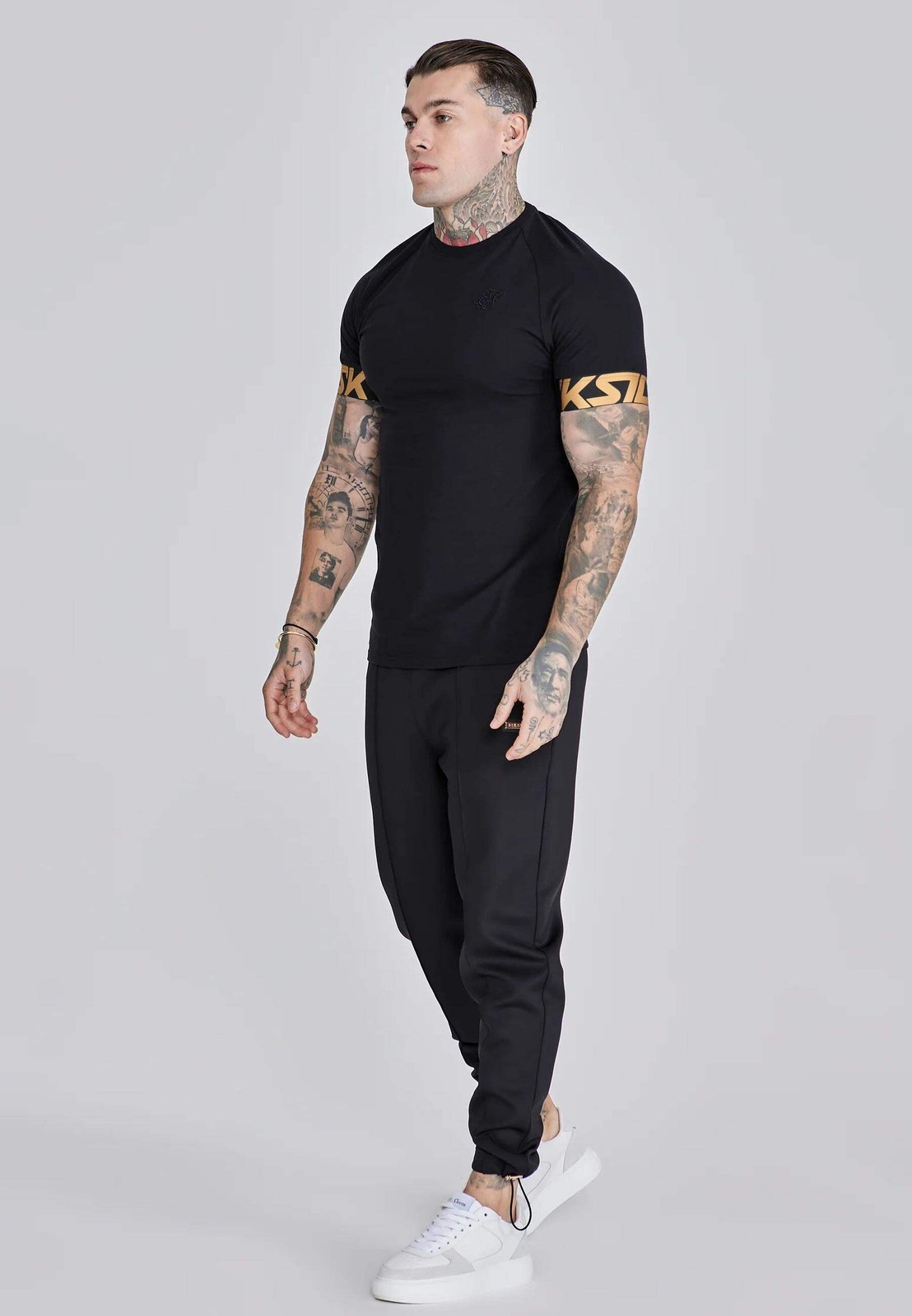 SikSilk Men’s Short Sleeved Muscle Fit Crew Neck Dynamic T-Shirt Tee Black