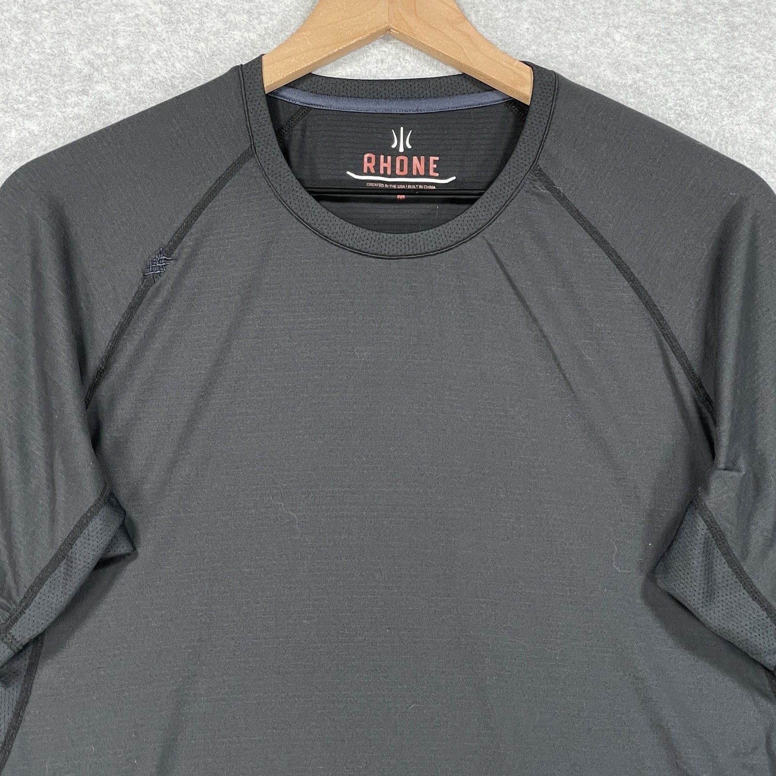 Rhone Shirt M Black Stretch Performance Gym Training Short Sleeve Crew Neck